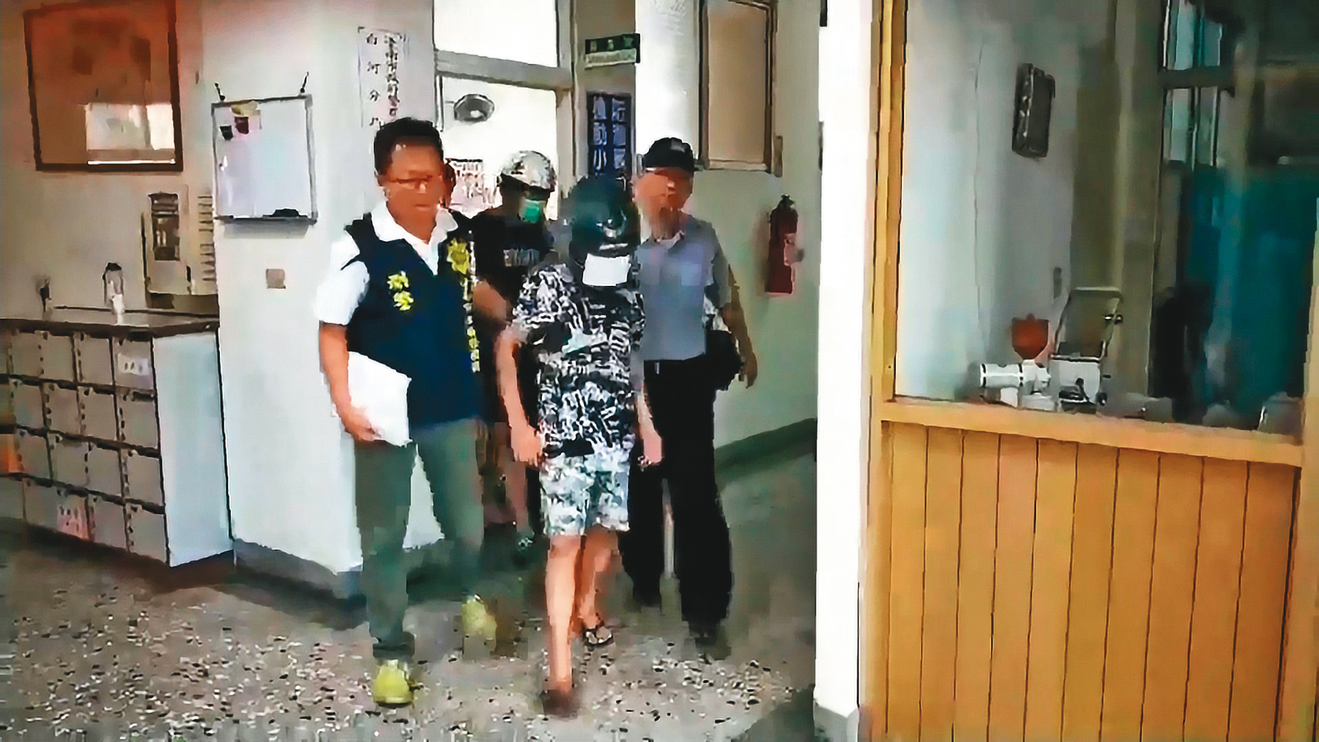 案發後,2名少年到警局自首,聲稱全案是他們2人所為。(東森新聞提供)