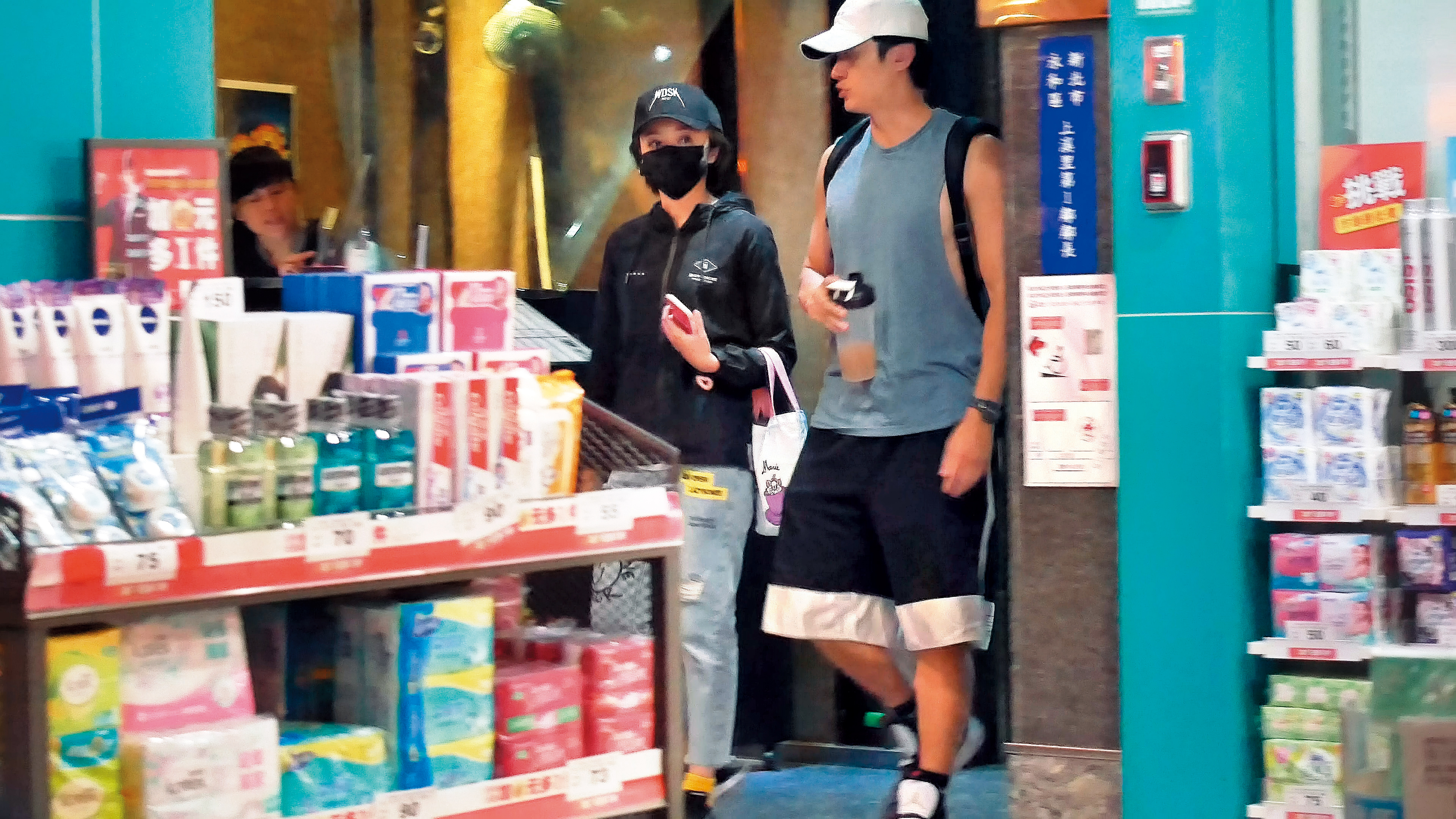 去年王瞳（左）和馬俊麟（右）私下見面被活逮，坐實了介入他人婚姻的指控。