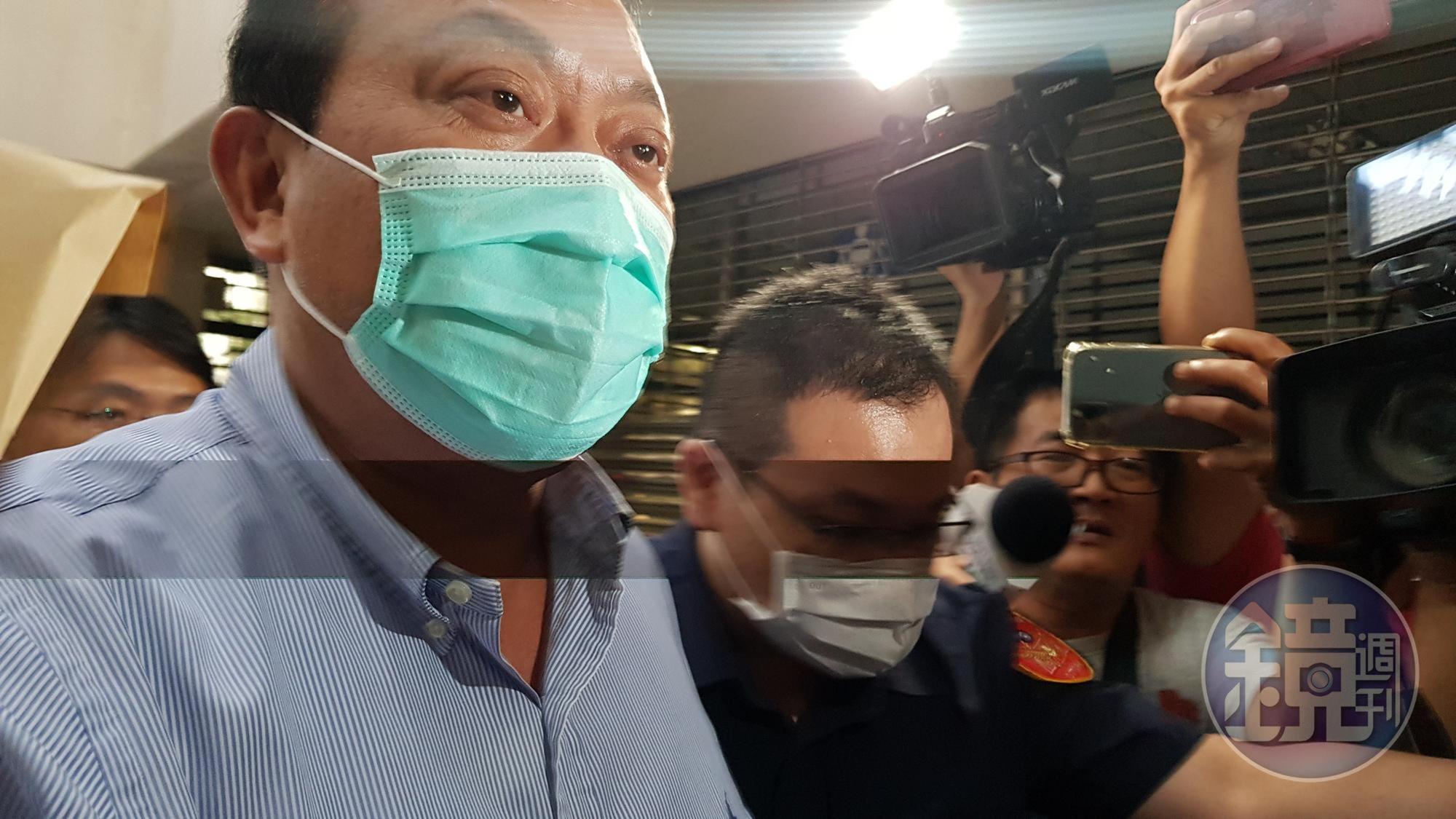 立委蘇震清分別捲入SOGO經營權爭奪戰及陽明山土墓地開發弊案。