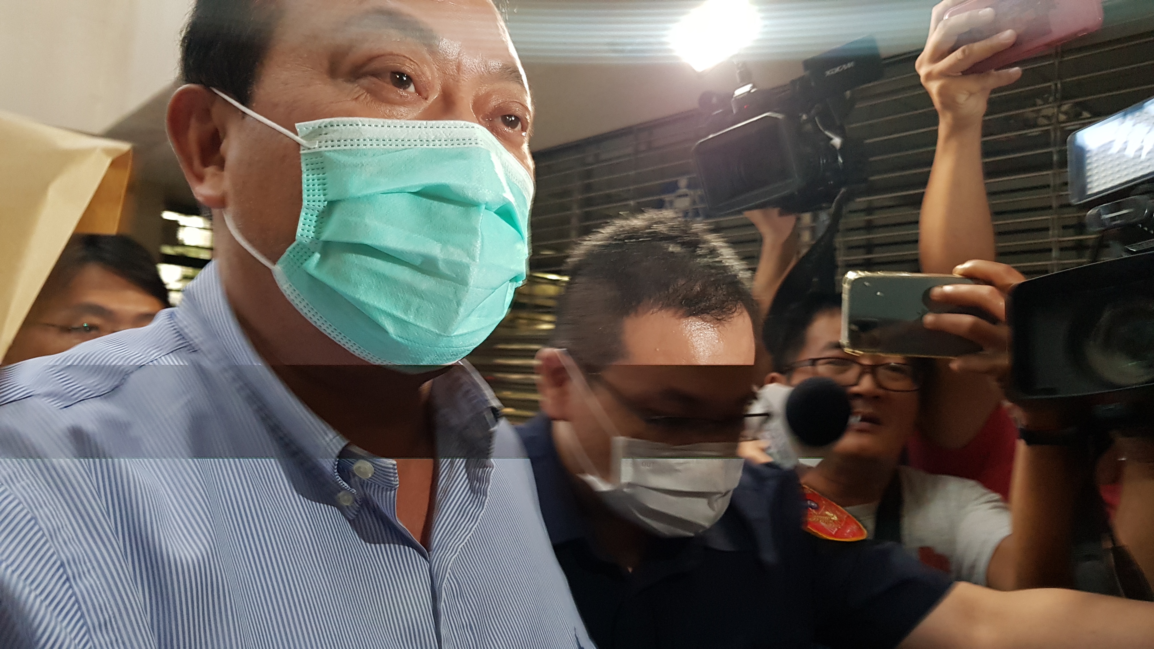 立委蘇震清分別捲入SOGO經營權爭奪戰及陽明山土墓地開發弊案。