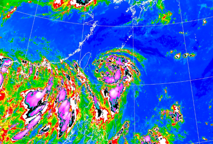 第4號颱風哈格比暴風圈，正逐漸朝台灣東北部海面接近。（翻攝自氣象局官網）