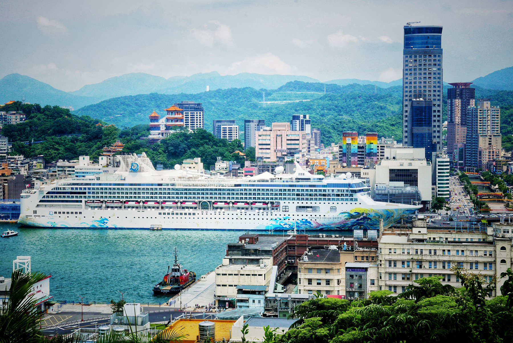 2020年7月26日，星夢郵輪探索夢號在基隆港展開疫情期間的國內跳島首航。（童心怡攝）