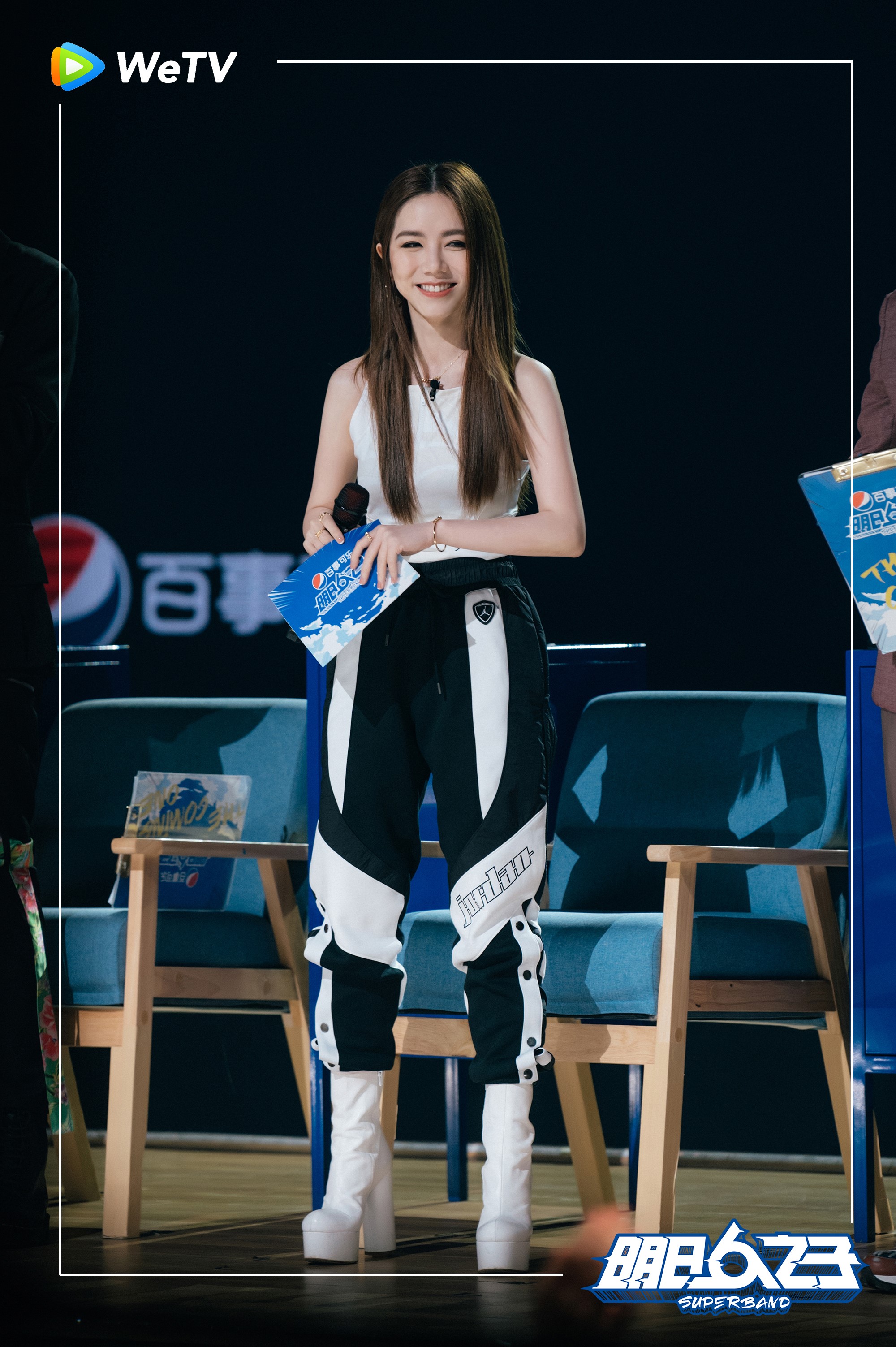 鄧紫棋誇歐陽娜娜謙虛又勤奮。（WeTV提供）