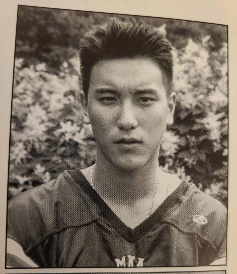 王陽明寫道「為了耍酷,我還記得以前我們都會戴金項鍊在球衣裡面。」(翻攝自Sunny 王陽明臉書)