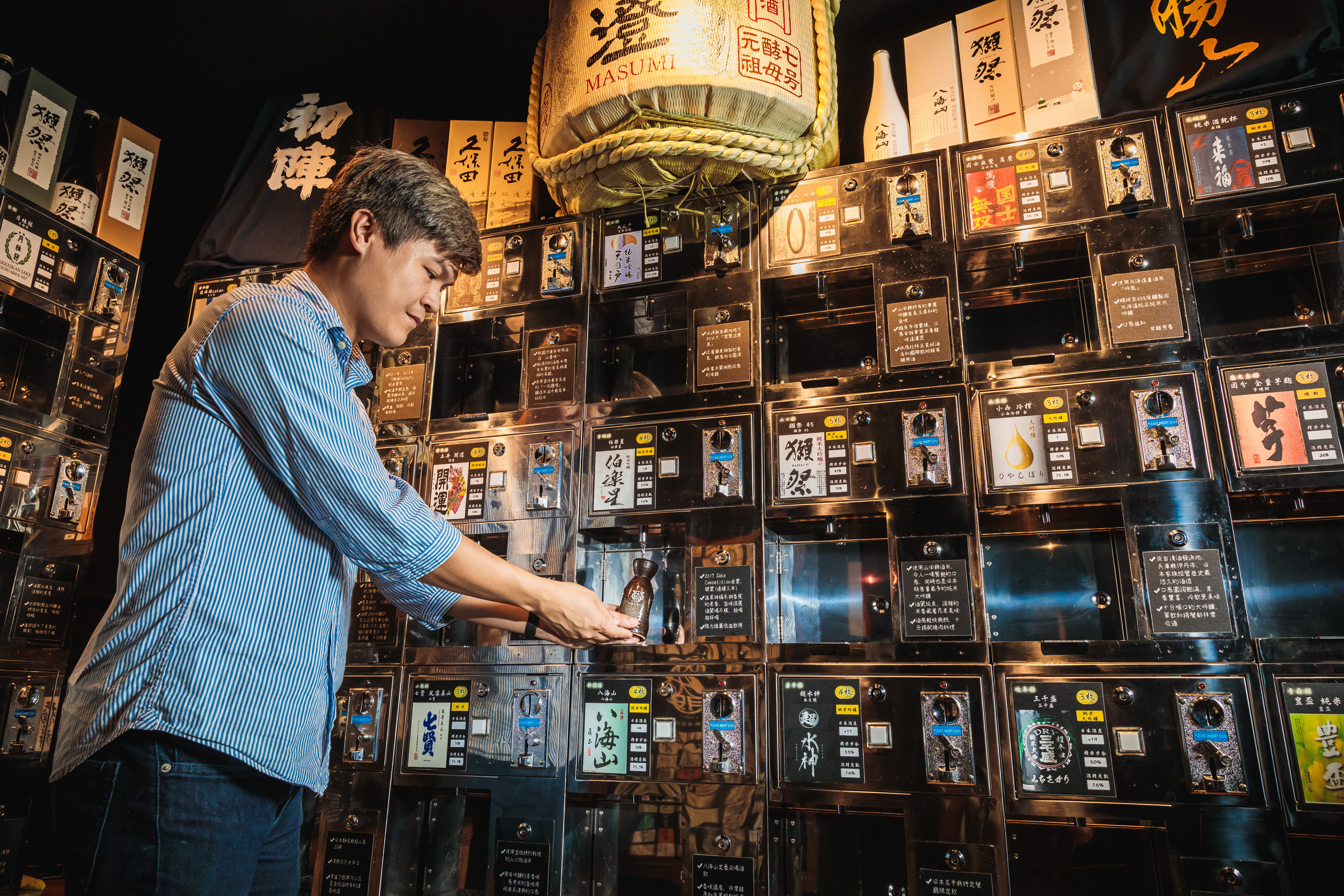 陳列酒款以清酒為大宗，也可見燒酎和梅酒，機器內容量僅5壺，確保鮮度。