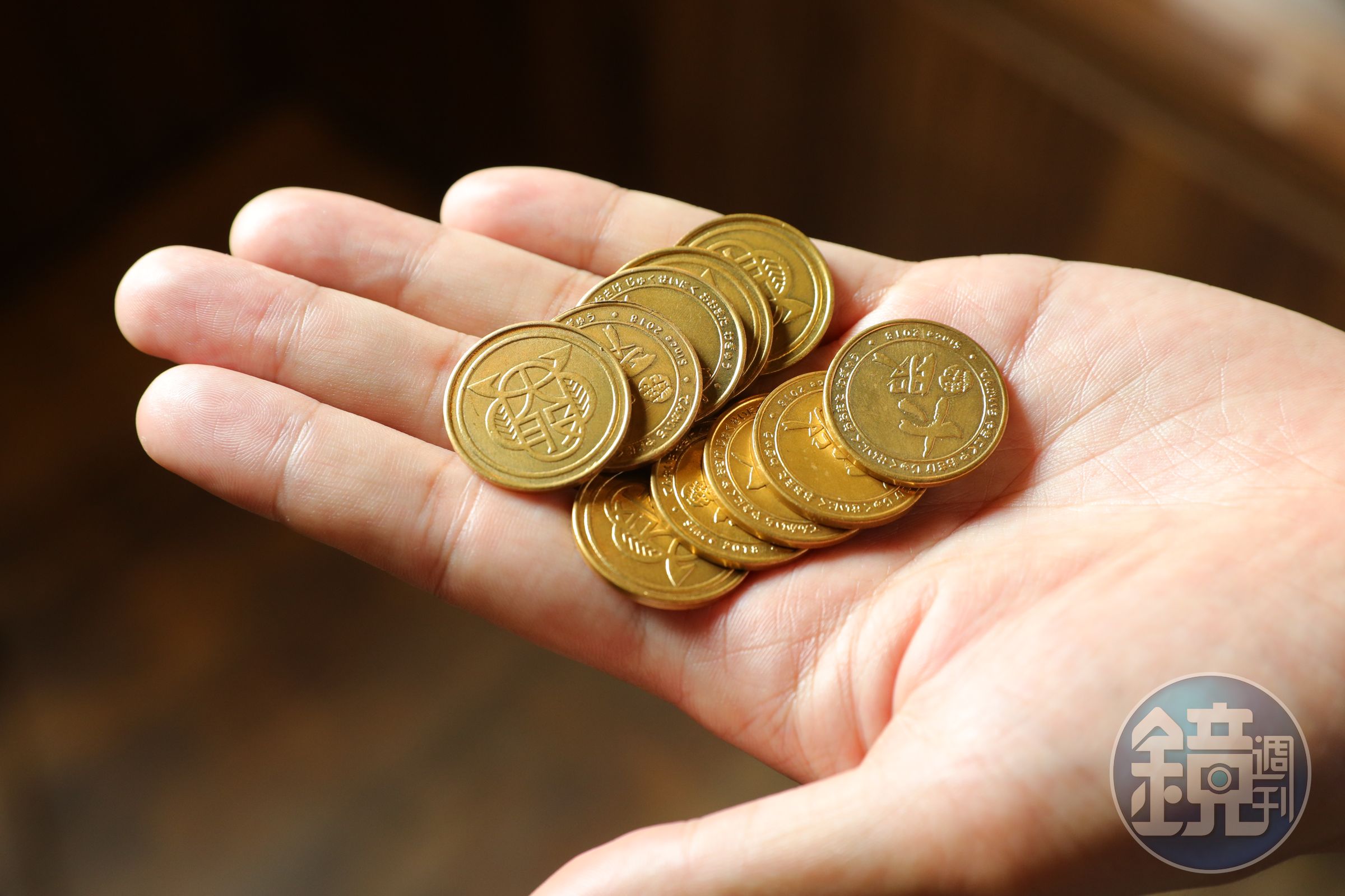 入店時可獲得10枚代幣，每枚等於100元台幣，結帳時再統計，多退少補。