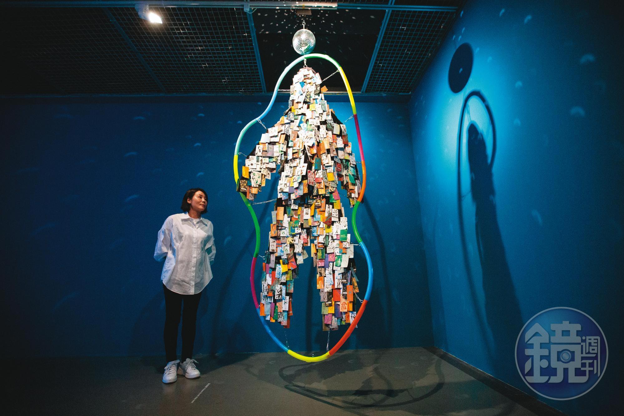 簡淑玲至今維持看展覽的習慣,從中汲取養分,這天她來到台北當代藝術館。