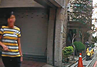 鄭姓女祕書（圖）進到陳怡家中後再走出來，身影也被錄下。（讀者提供）