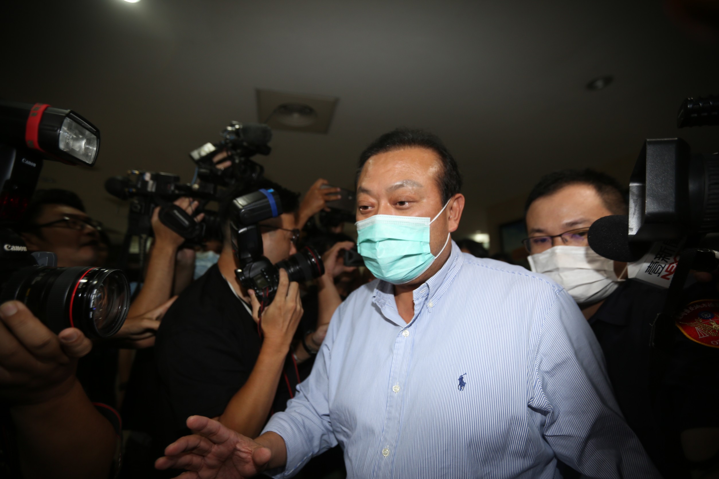 民進黨屏東立委蘇震清驚爆收賄2,000萬元，遭檢調搜索訊問。