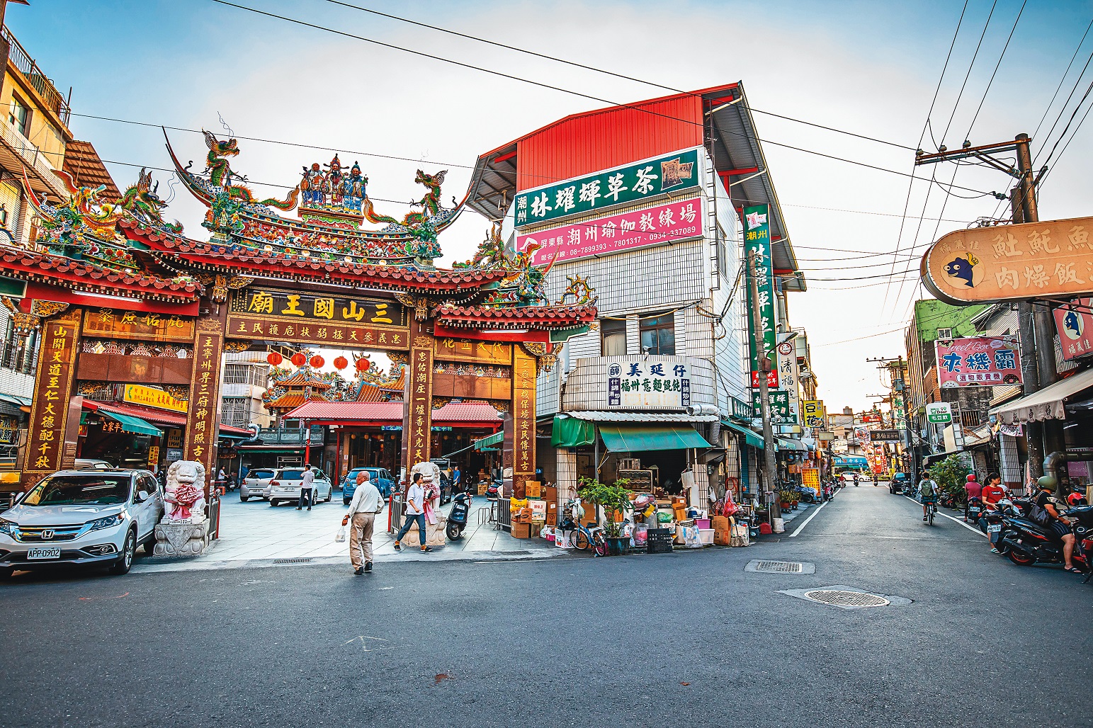 民國53年，「林耀輝草茶」即在潮州三山國王廟旁搭棚賣草茶。