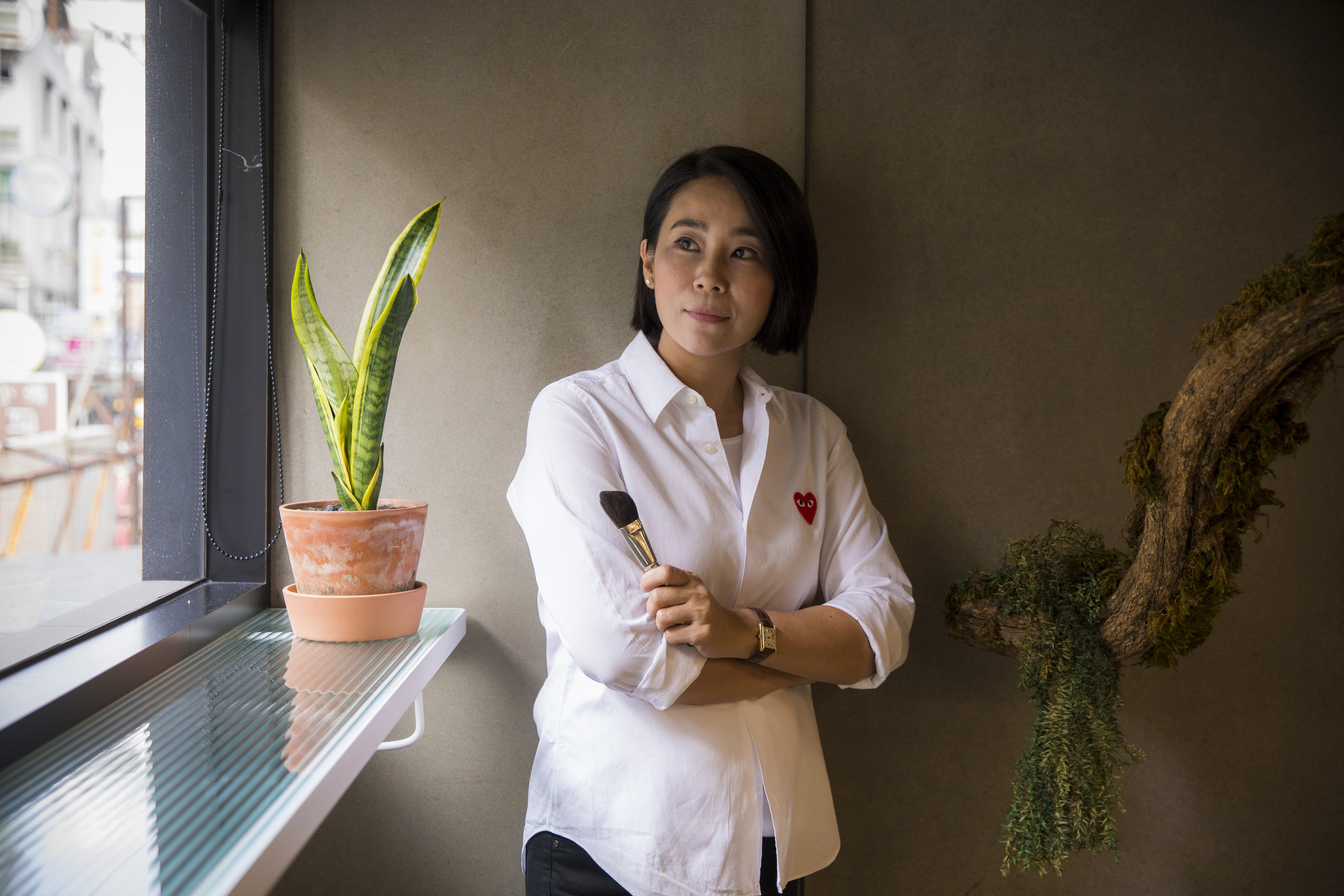 儘管收入豐厚，節儉的簡淑玲直到工作多年後才買下人生第一件名牌。