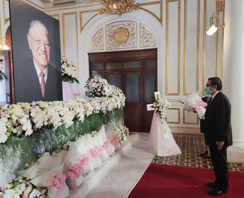 前總統李登輝逝世，前總統馬英九赴台北賓館弔唁。（翻攝自馬英九臉書）