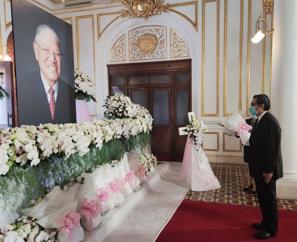 前總統李登輝逝世，前總統馬英九赴台北賓館弔唁。（翻攝自馬英九臉書）