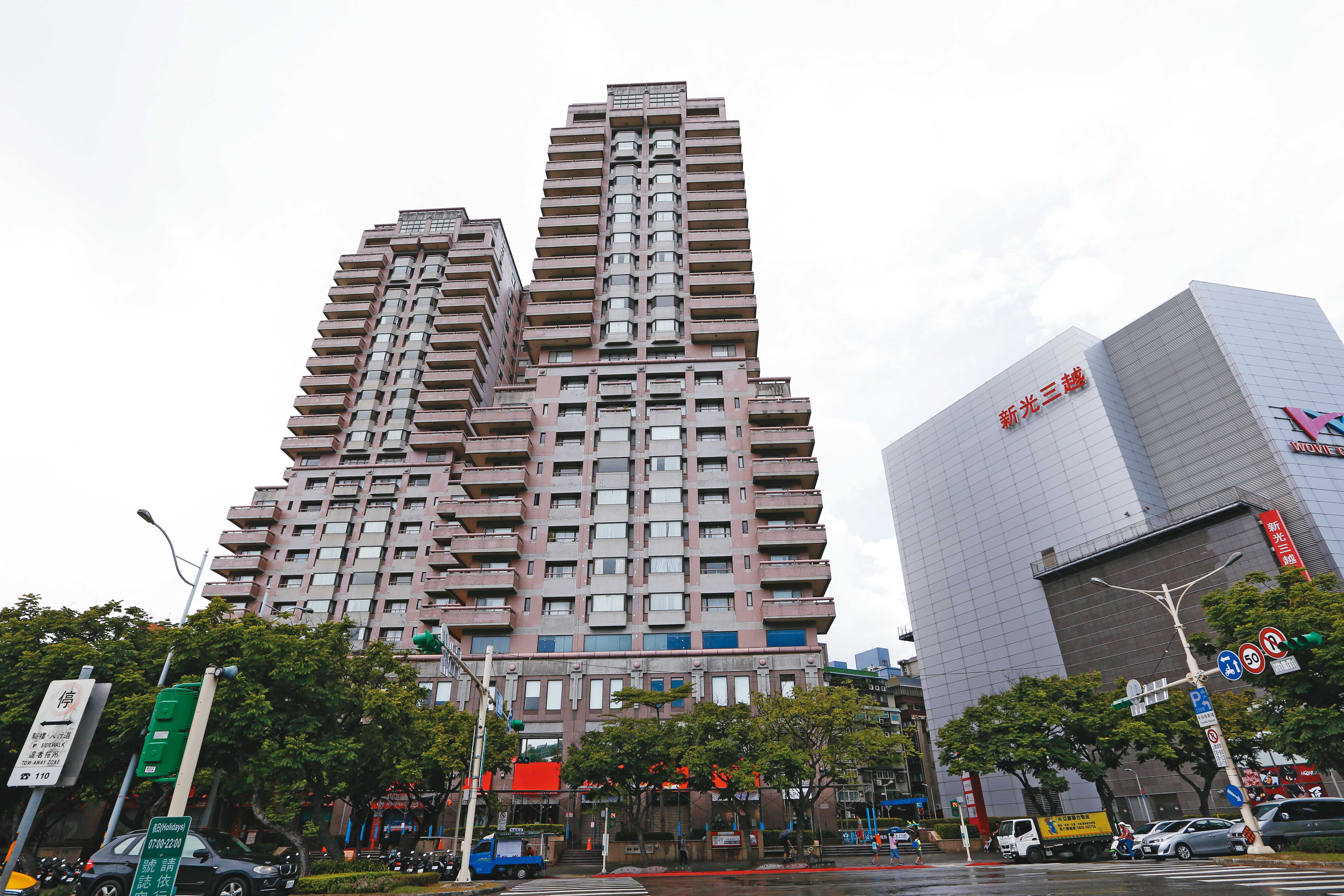 REITs的獲利來源主要是租金及不動產價差，由於房地產租金收入穩定，所以配息也相對穩定。