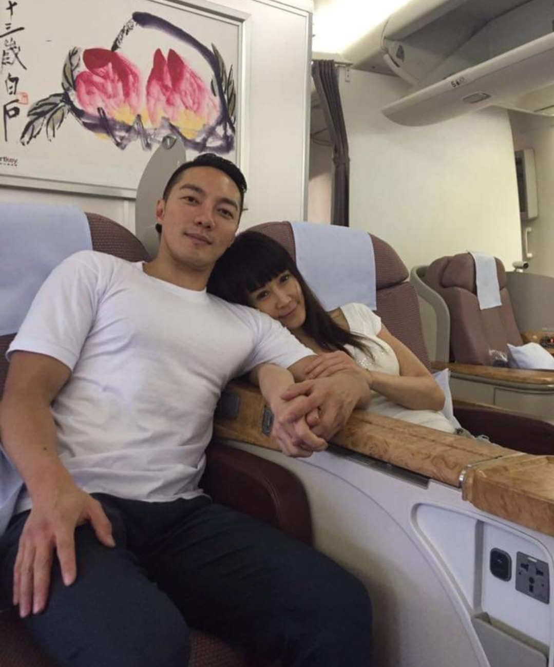 羅霈穎向來愛交往嫩弟與洋男,去年還曾放話想要跟大學畢業生交往。(翻攝自羅霈穎臉書)