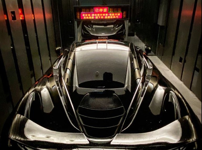 為籌組新職籃聯盟，黑人不惜賣掉價值千萬的超跑麥拉倫。（翻攝自陳建州臉書）