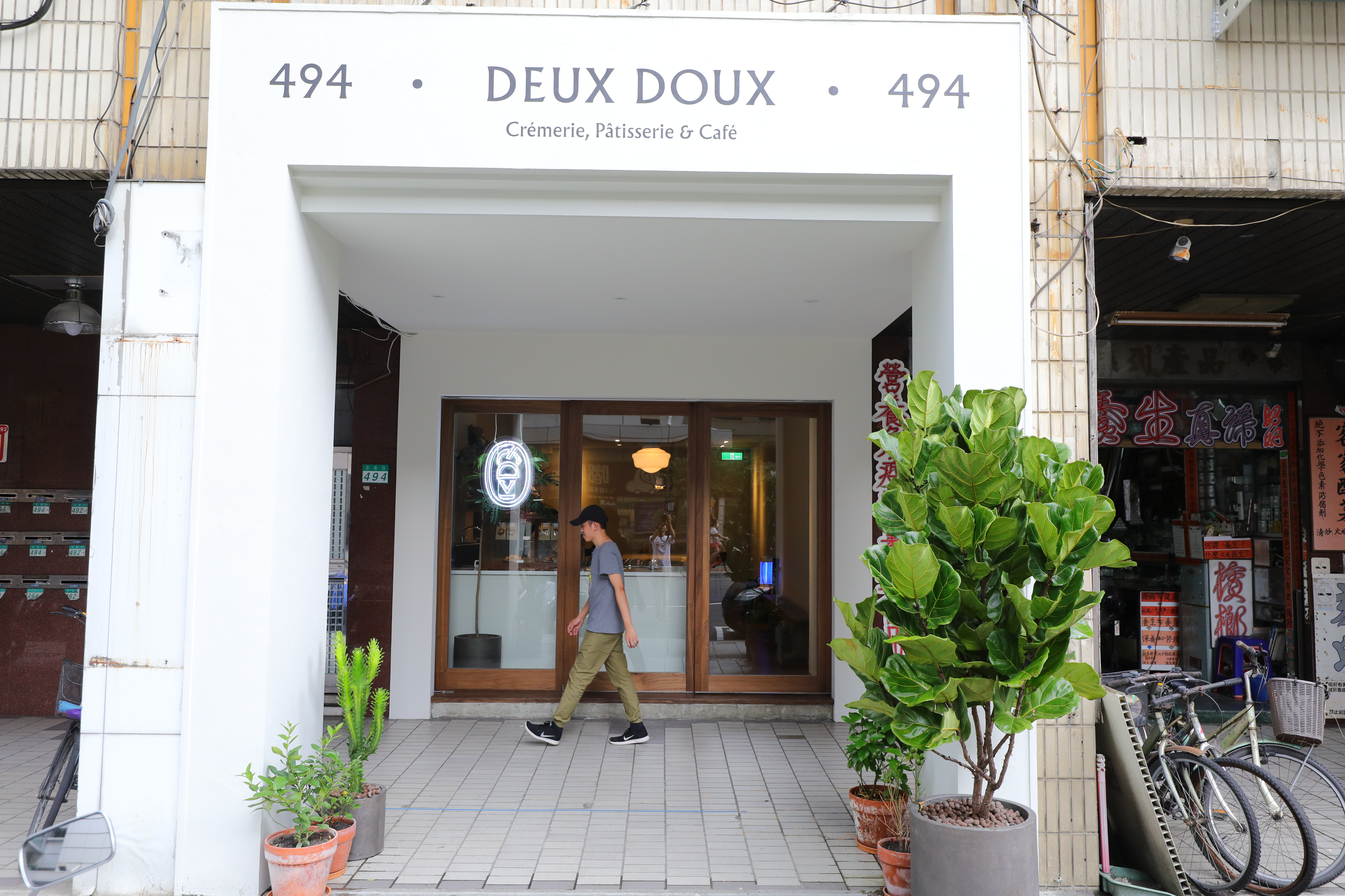 店一開幕就在IG上爆紅，Deux、Doux在法文上是2、甜之意，Willson說，可念成「嘟嘟」。