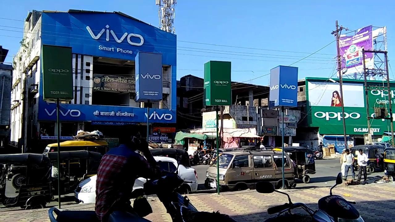 印度已被挑起民族主義，過去小米OPPO、vivo這些占7成市場的大陸品牌，一年內必定受到打壓。（翻攝youtube影片）