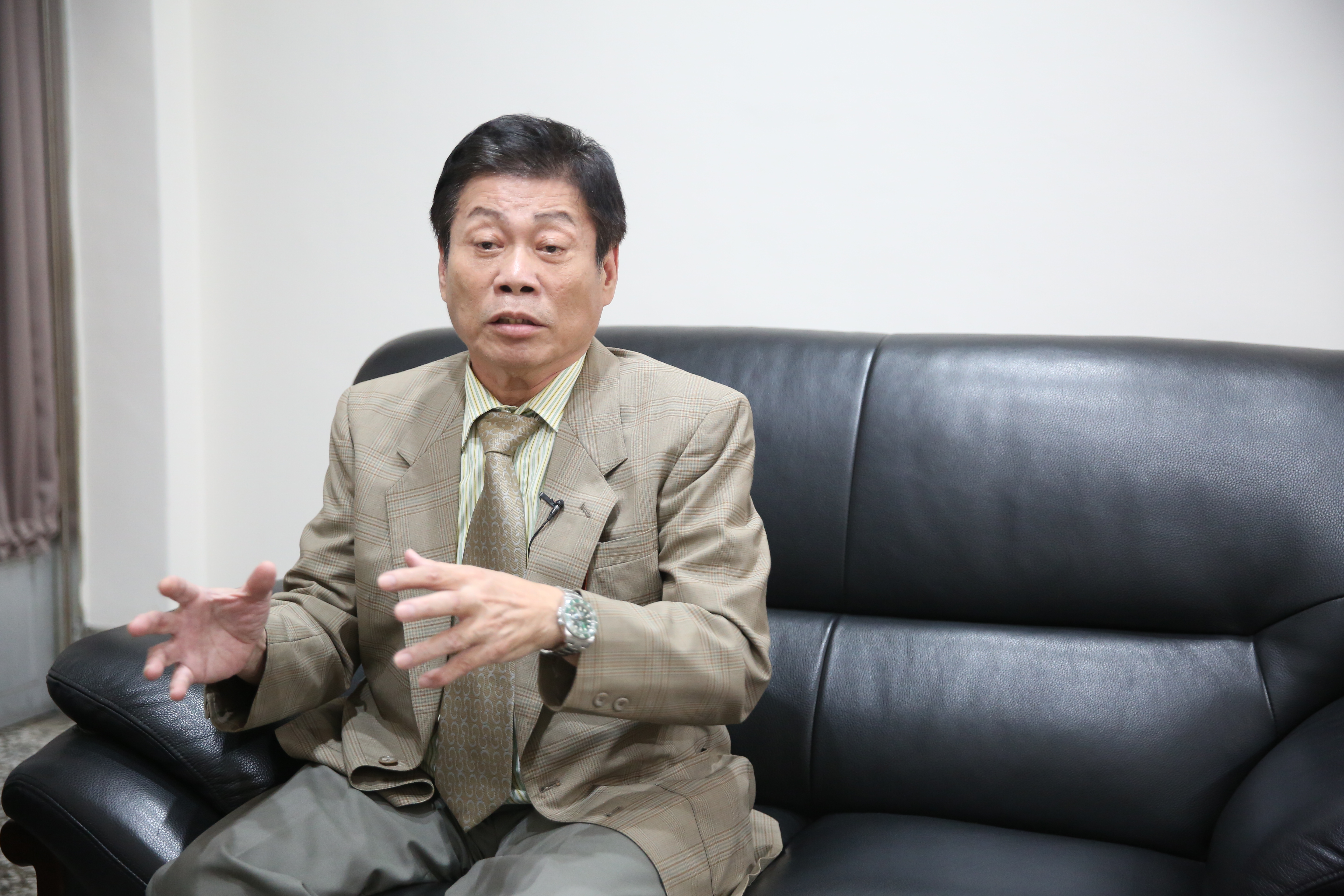 羅霈穎3日晚上被友人發現陳屍在北市八德路的工作室，法醫高大成則推測，她可能是癲癇造成急性心臟衰竭。