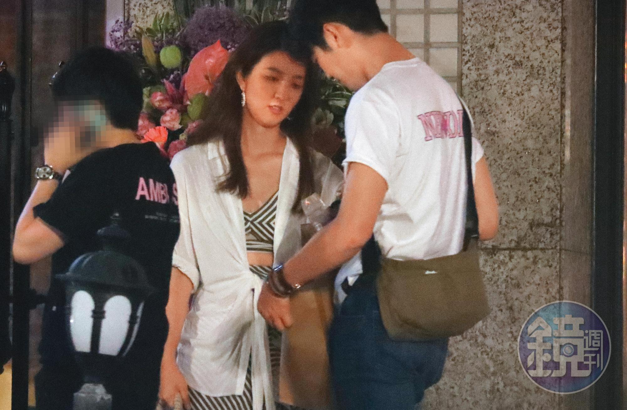 6／27　03：08　周曉涵與蘇熙喆的互動非常親暱，之間關係像極了愛情。