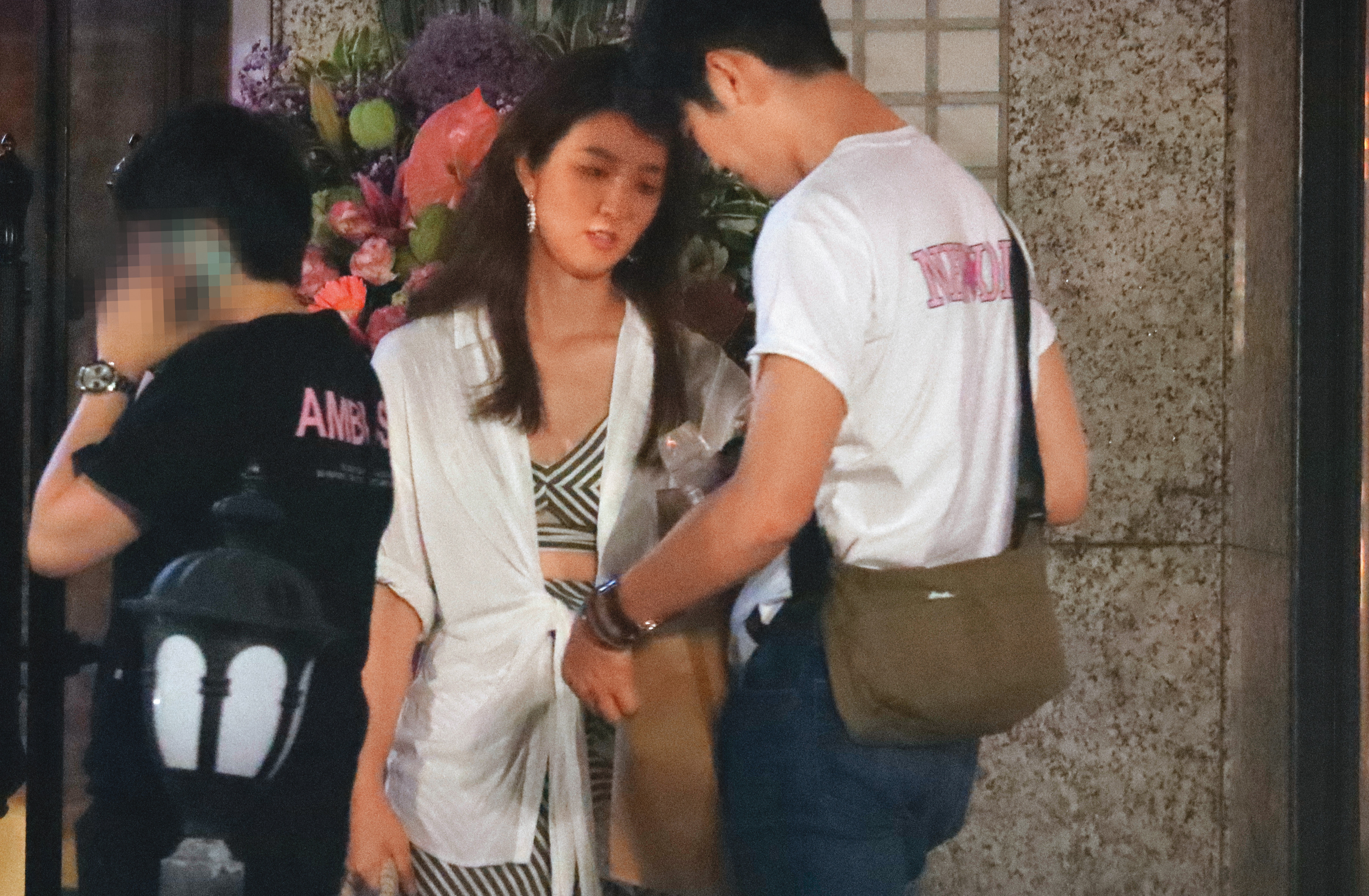 6／27　03：08　周曉涵與蘇熙喆的互動非常親暱，之間關係像極了愛情。