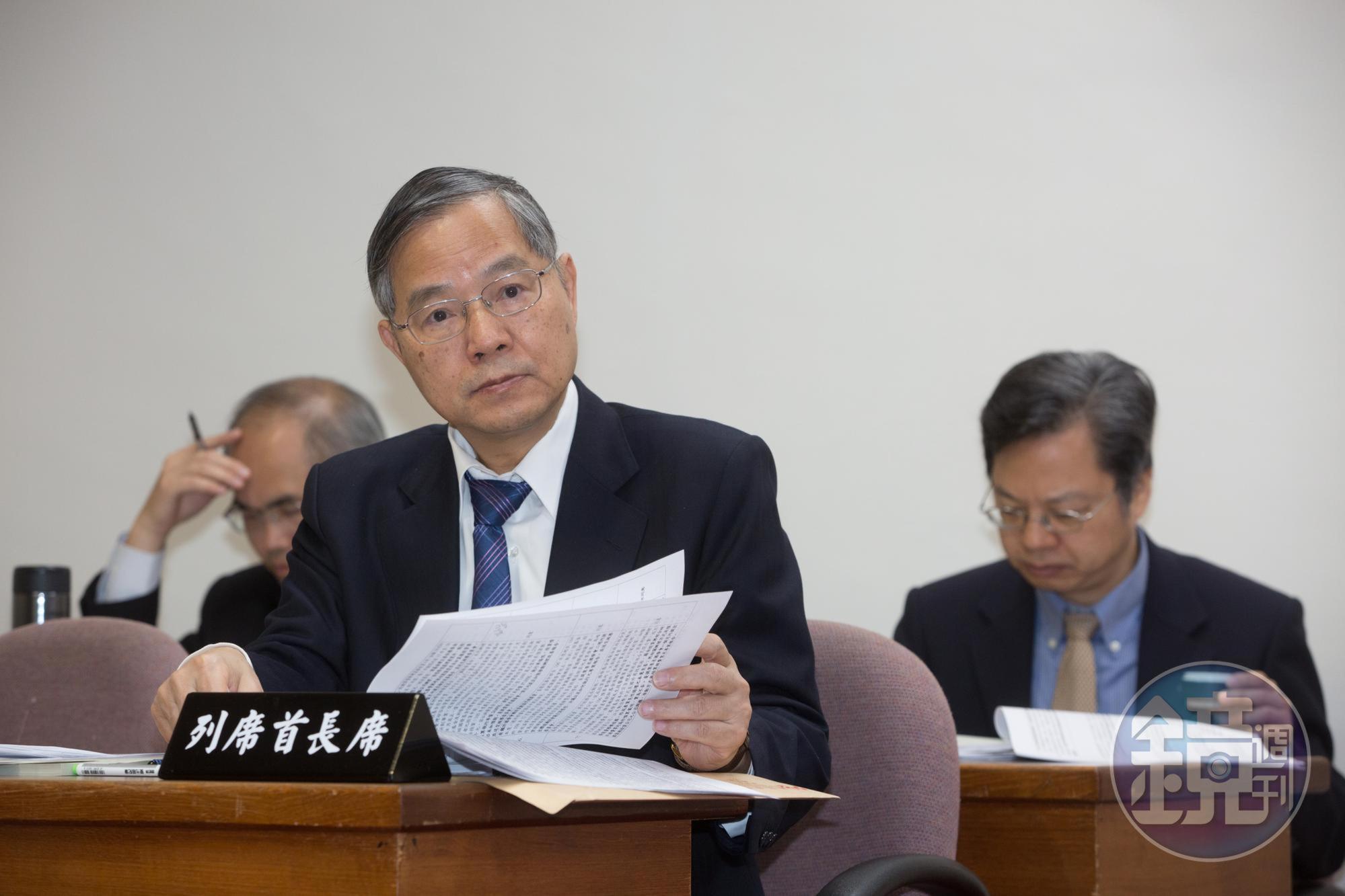 陳添枝日前受邀至華山文創園區演講,談及疫情對全球經濟衝擊的問題。