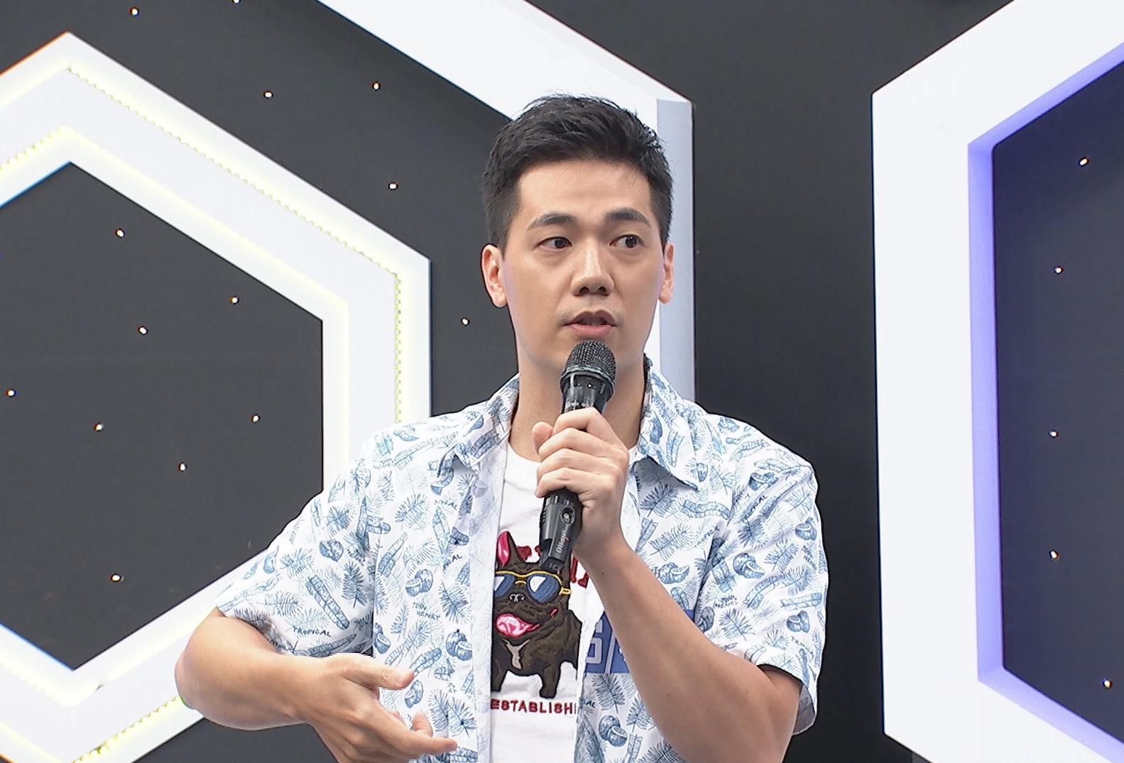 林惟毅自曝在黎巴嫩慘遭軍隊追捕的驚險過程宛如拍電影般。(中天提供)