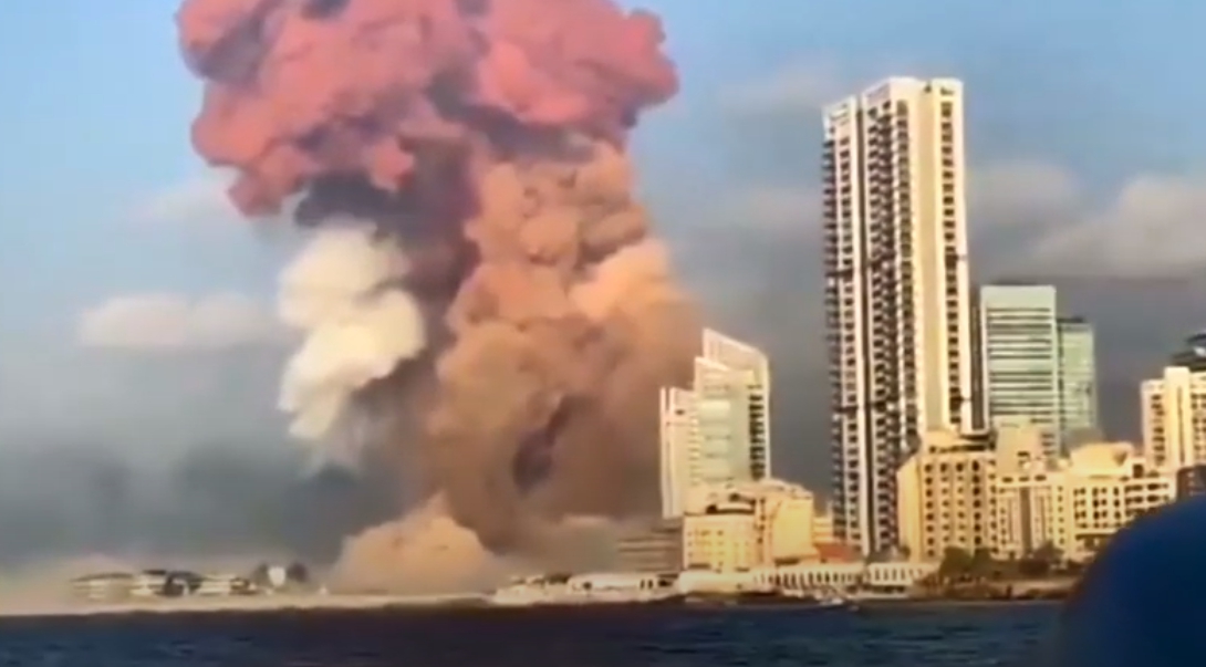 黎巴嫩首都貝魯特驚傳重大爆炸事件，已至少78人死亡，4,000多人受傷。（翻攝自YouTube）