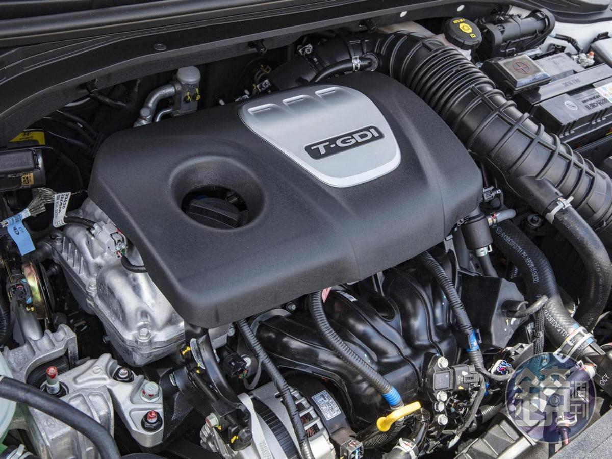 ELANTRA Sport Final Force終極版搭載高效能1.6L 渦輪增壓引擎,輸出204匹最大馬力、27公斤米最大扭力。