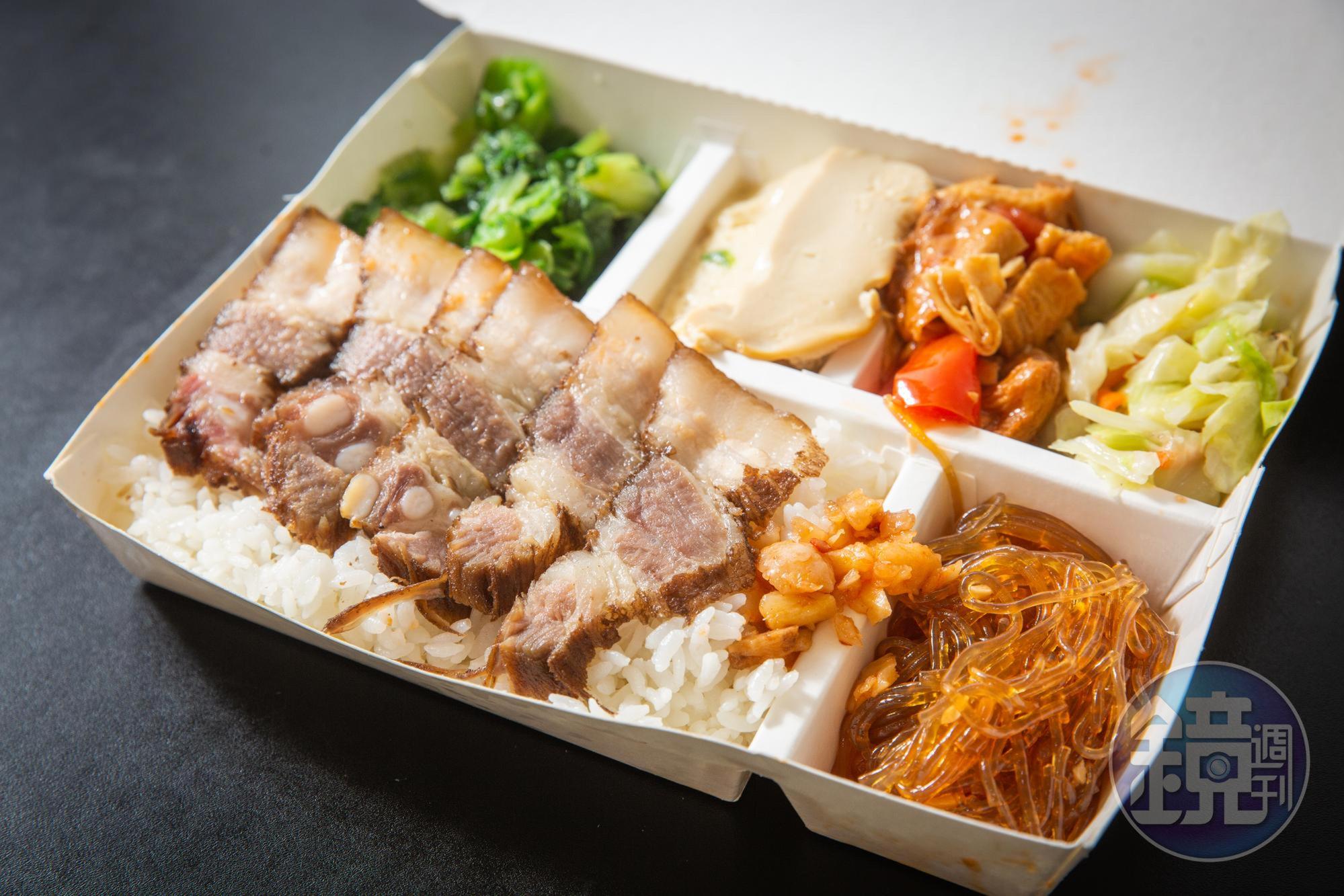 鹹豬肉本是簡家餐桌上出現的私房美食，如今成為美食家主菜之一。（85元）