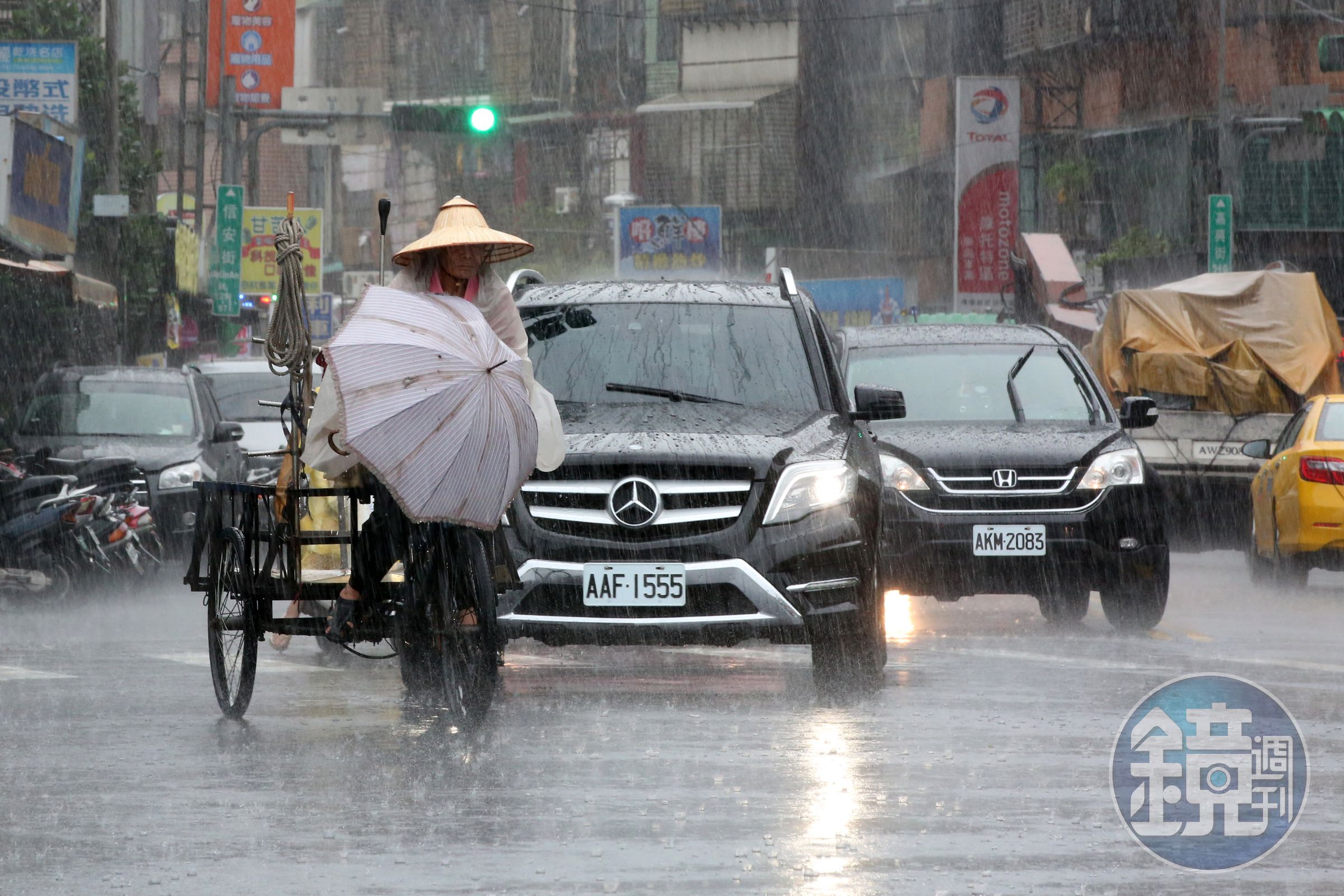 中央氣象局發布10縣市大雨特報，下班民眾請注意。（資料照）