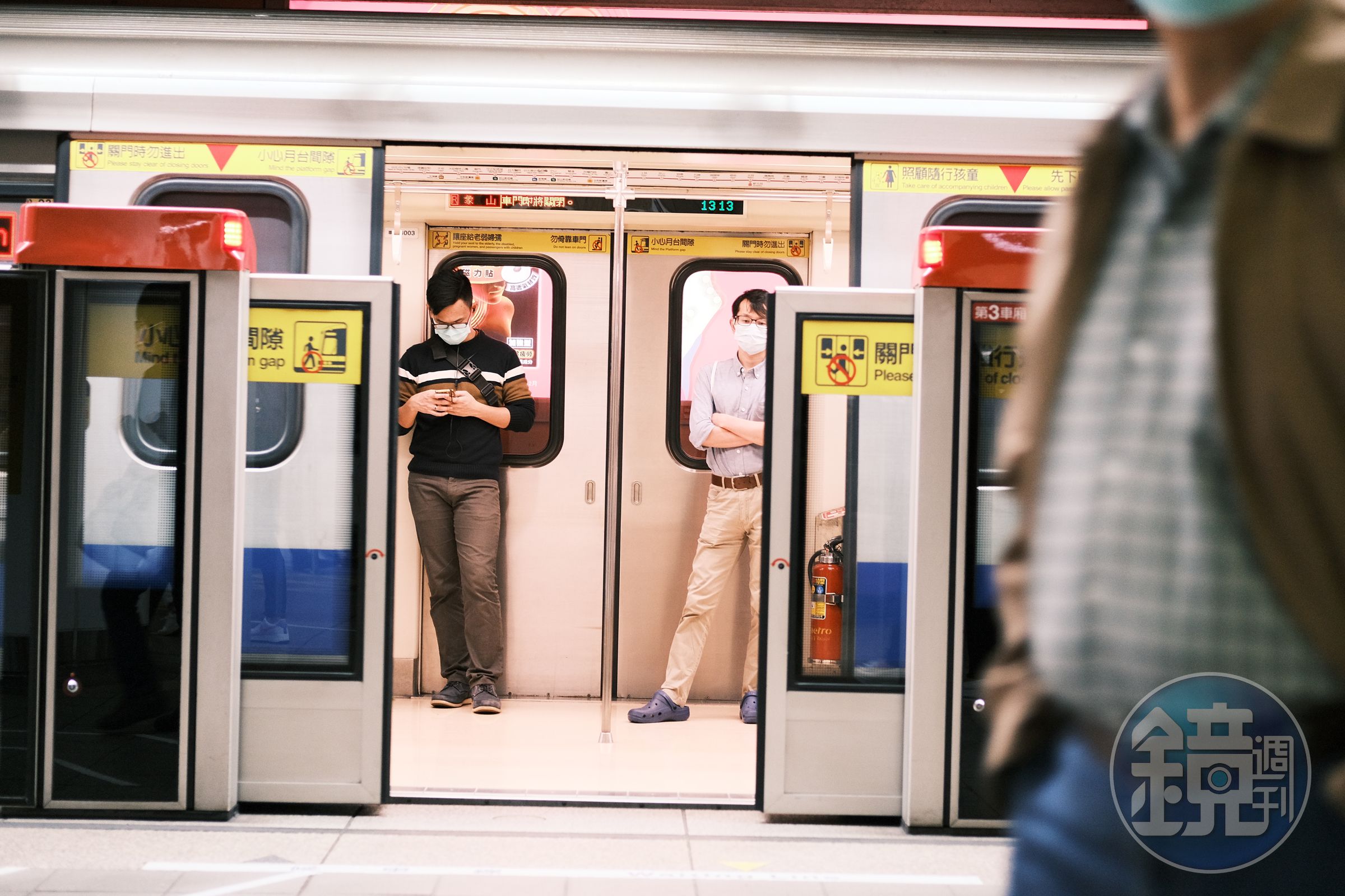 若搭乘北捷未佩戴口罩，經勸導不聽者，將可開罰新台幣3,000元至1萬5,000元。