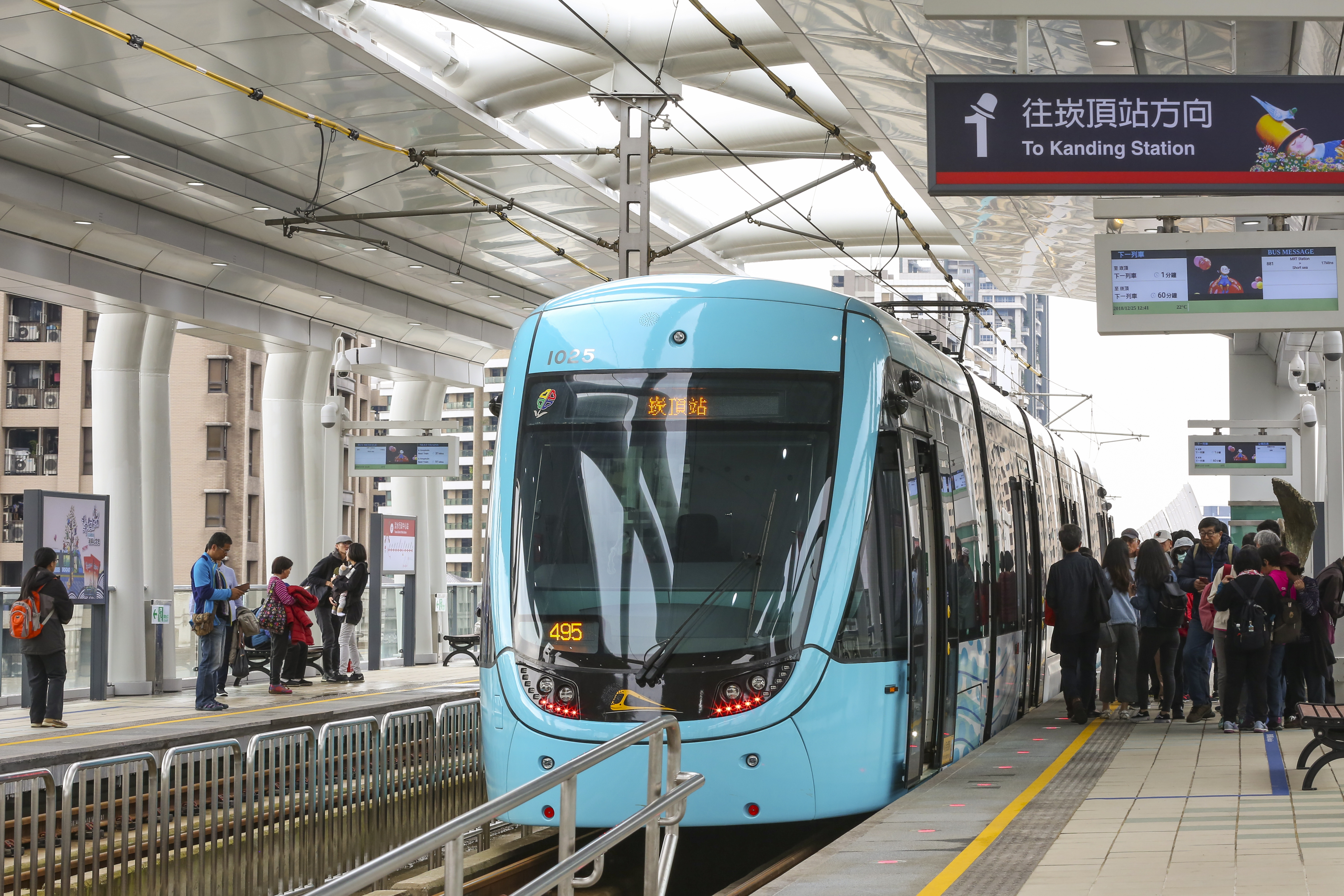 淡海輕軌即日恢復實施強制戴口罩規定，未戴口罩搭乘輕軌，將依《傳染病防治法》開罰，最高可開罰1萬5,000元，並拒絕運送。