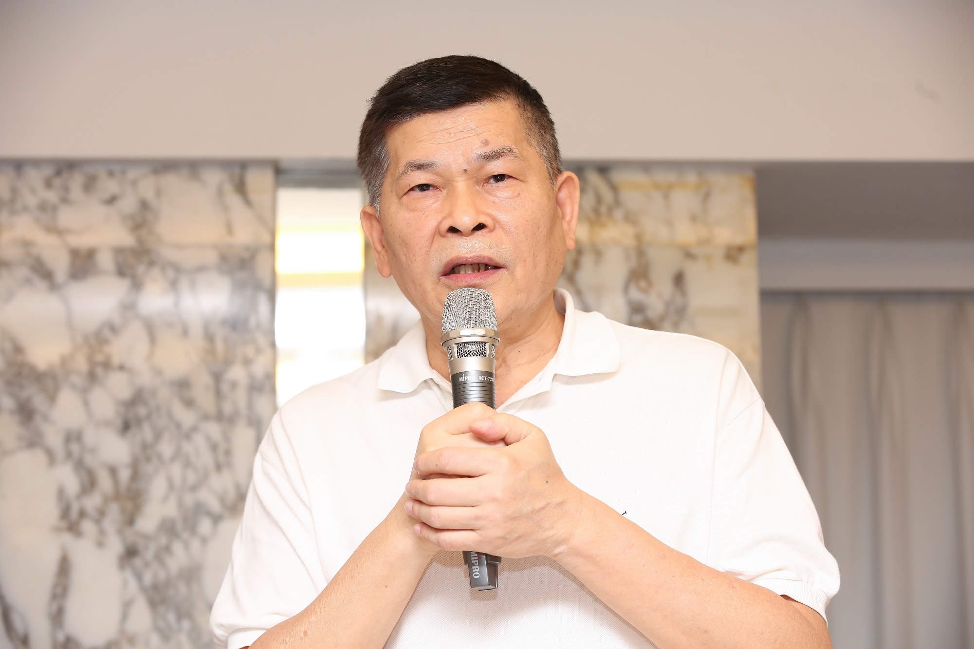 被本刊披露向地下錢莊借錢的澎恰恰，如今發現紙包不住火，只能坦然面對。