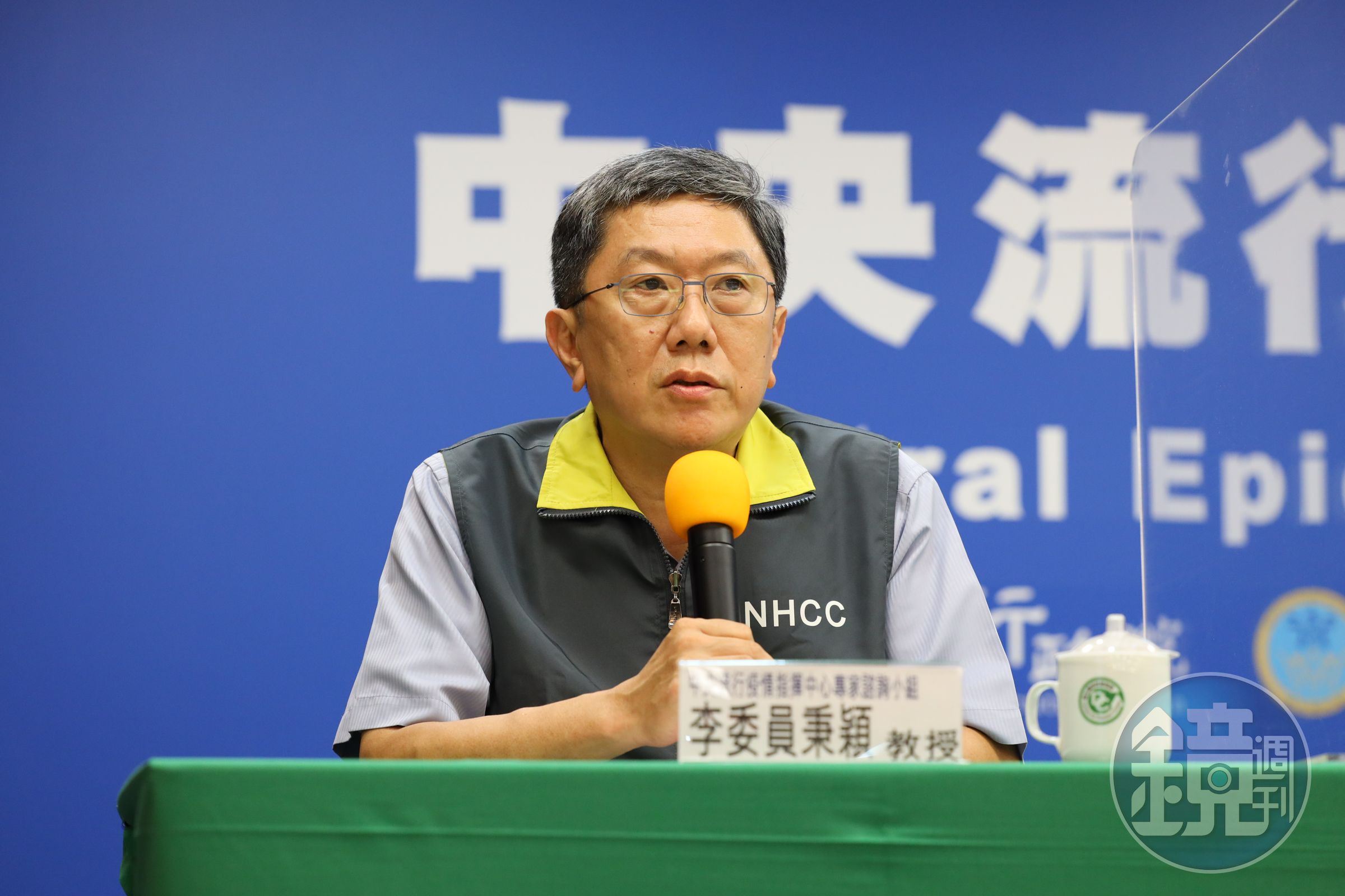 防疫專家李秉穎透露，自己往年去日內瓦參加WHO相關會議，也一直都是搭經濟艙。（指揮中心提供）