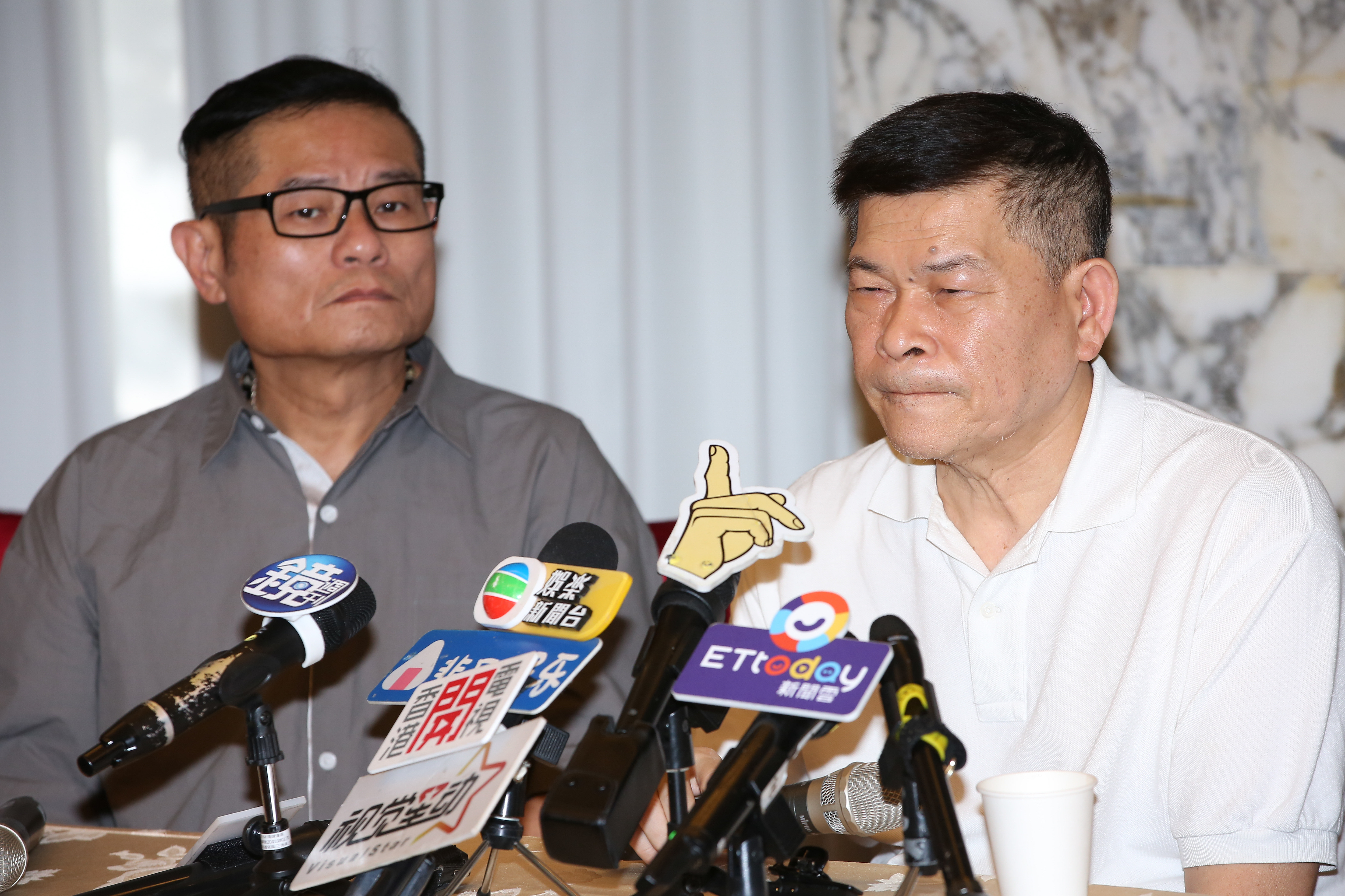 澎恰恰曾在萬念俱灰之際傳簡訊給徒弟許效舜交代後事。