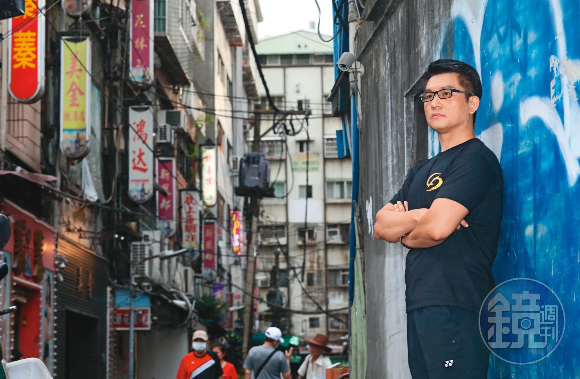 童仲彥當過2屆台北市中正萬華區市議員,深耕艋舺,本來想挑戰3連霸,卻因酒駕事件宣布退選。