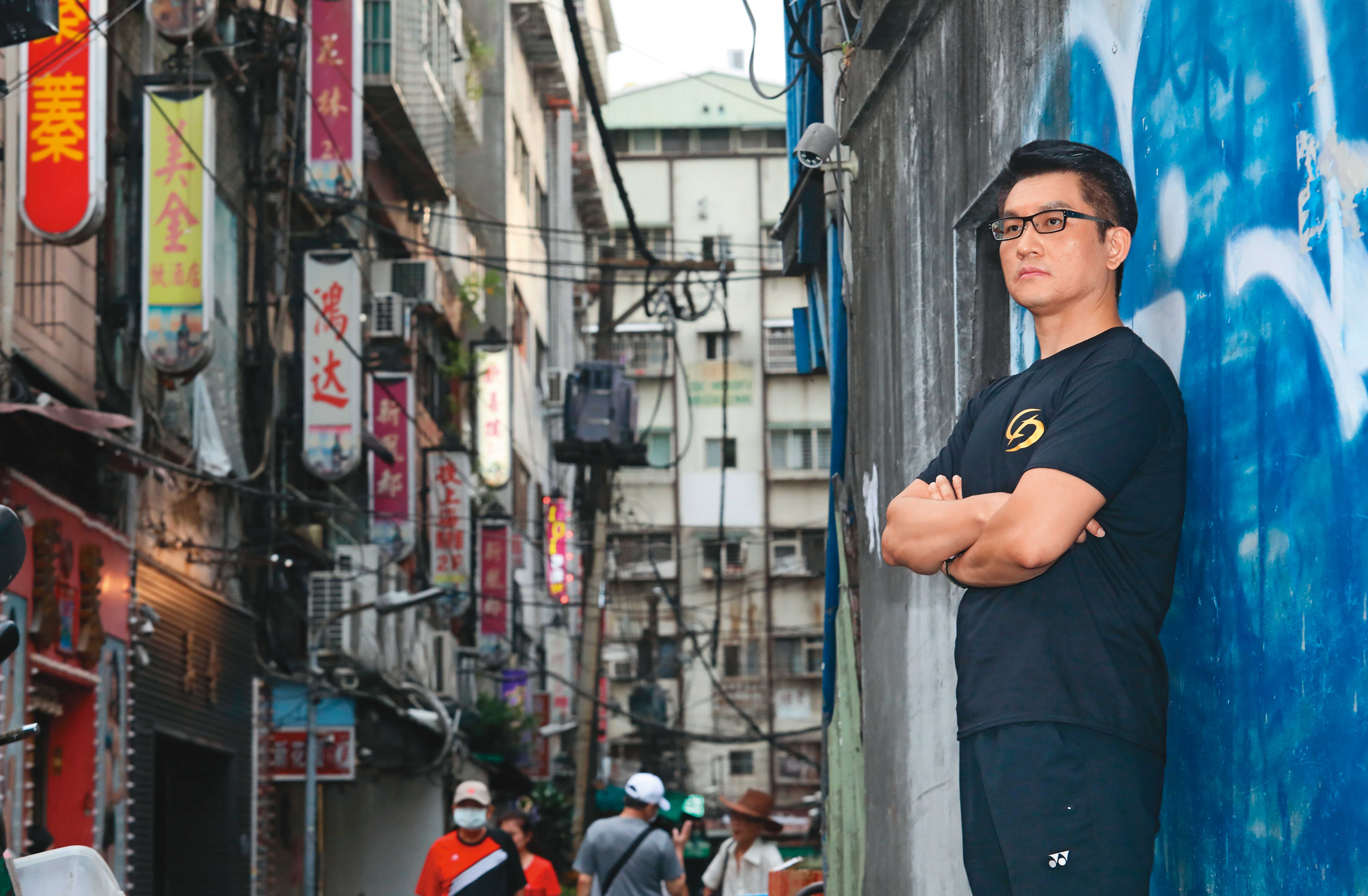 童仲彥當過2屆台北市中正萬華區市議員，深耕艋舺，本來想挑戰3連霸，卻因酒駕事件宣布退選。