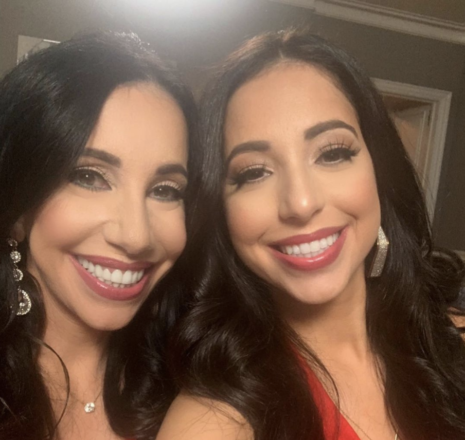 美國母女檔長得太過相似導致枕邊人都認不出。（翻攝自Twitter ＠Cher Hubsher）
