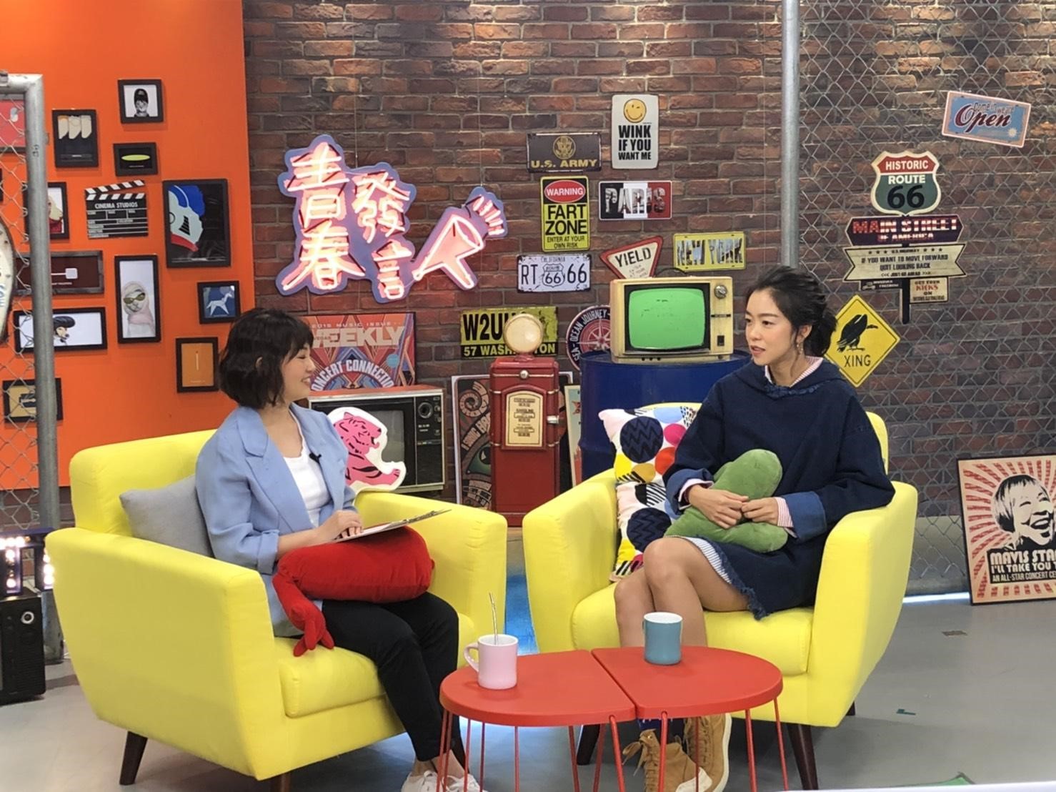 大霈(右)受邀上《青春發言人》,講述主持《水下三十米》時遇到心情沮喪時的解決方法。(公視提供)