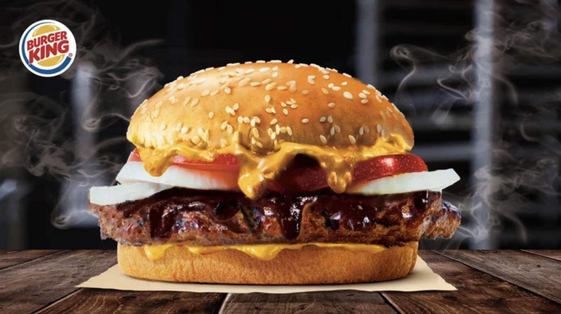 之前漢堡王在愚人節時也有推出過巧克力華堡，不過當然只是個玩笑。（圖片翻攝自YouTube）