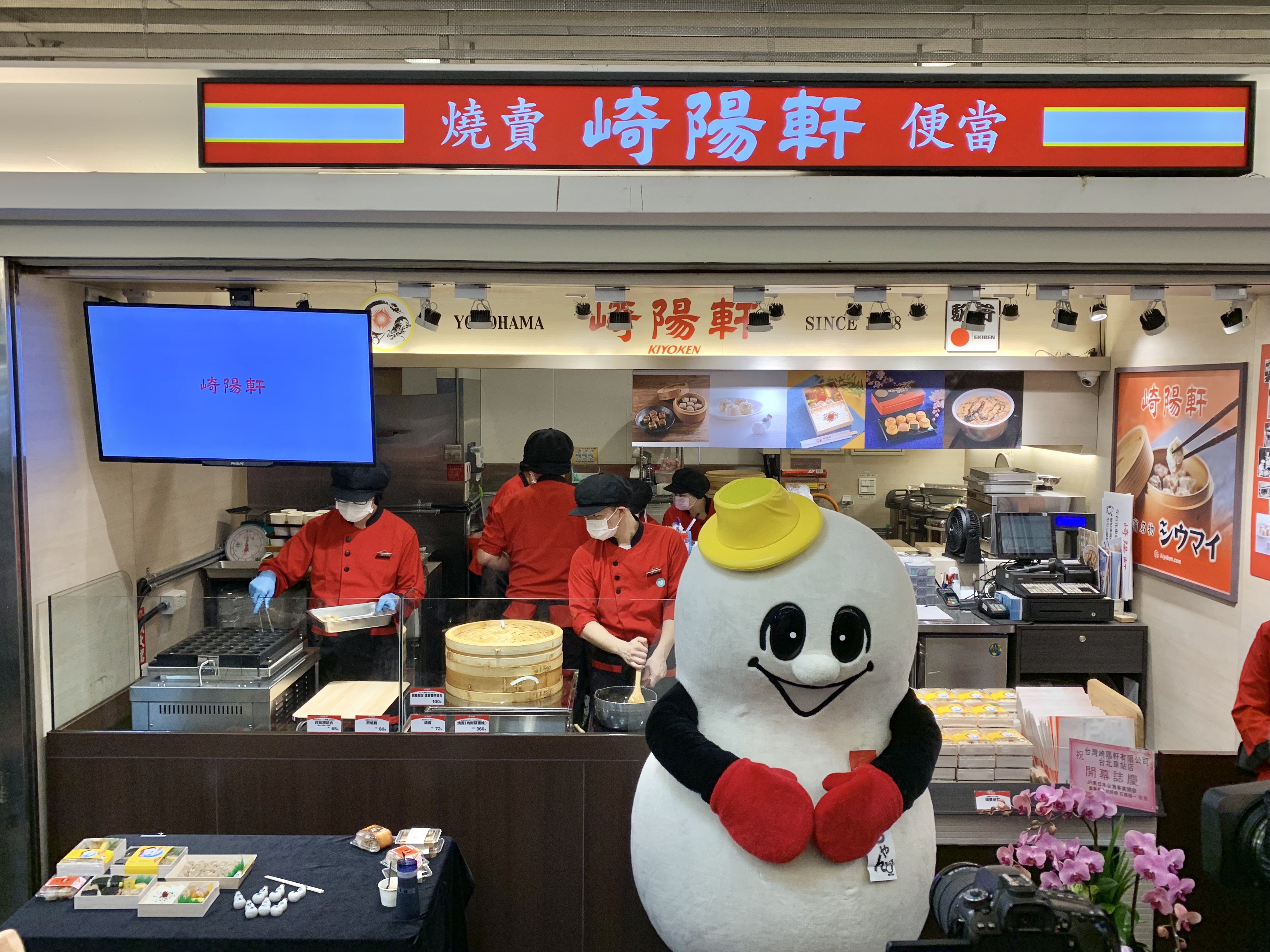 崎陽軒店主認為便當對旅人來說很重要，所以選台北車站作為海外首間分店的地點。