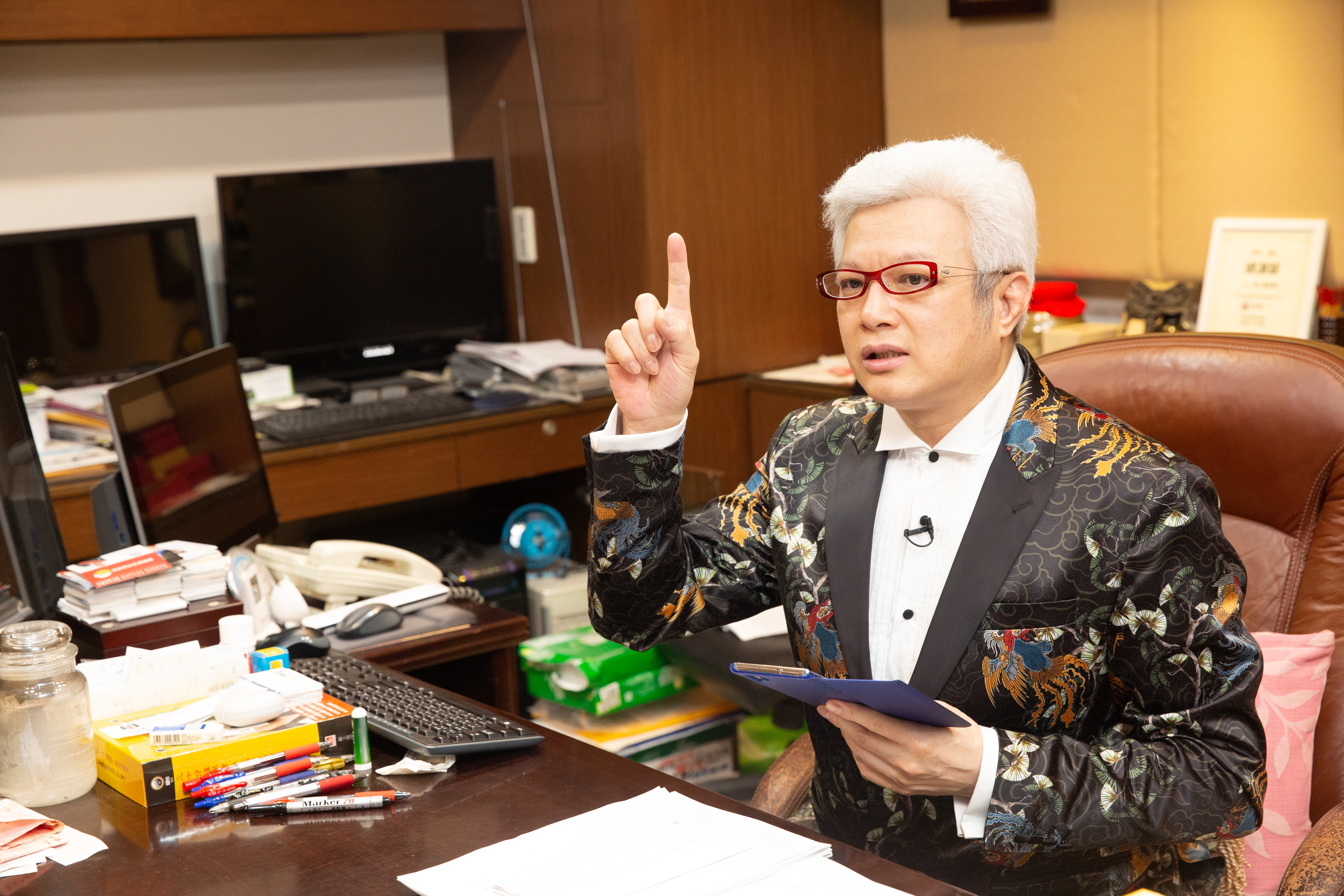 命理大師蔡上機向本刊投訴，淘寶網上竟有人盜用他的肖像幫算命還賣商品。