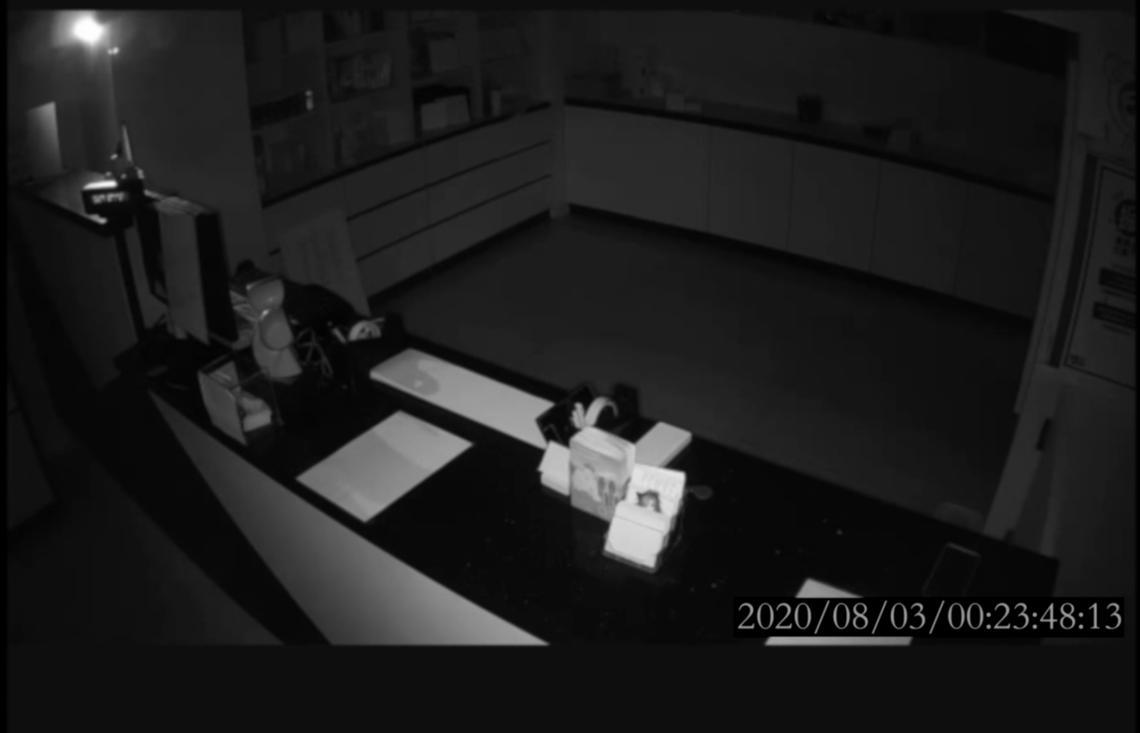 情趣用品店內原本乾淨整齊。(翻攝臉書粉專 @老司機夢天堂)