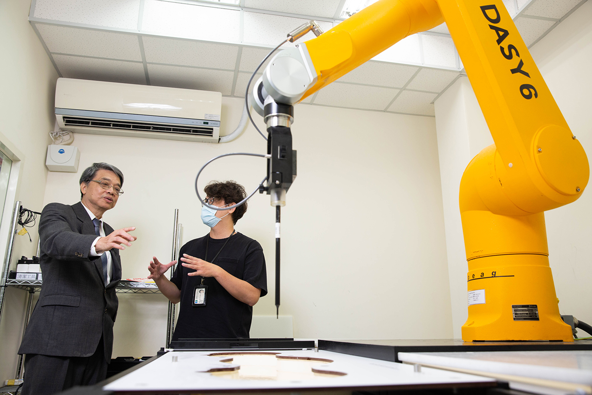 王新添強調檢測認證是服務業，公司最重要的資產就是人，因此特別重視育才與留才。