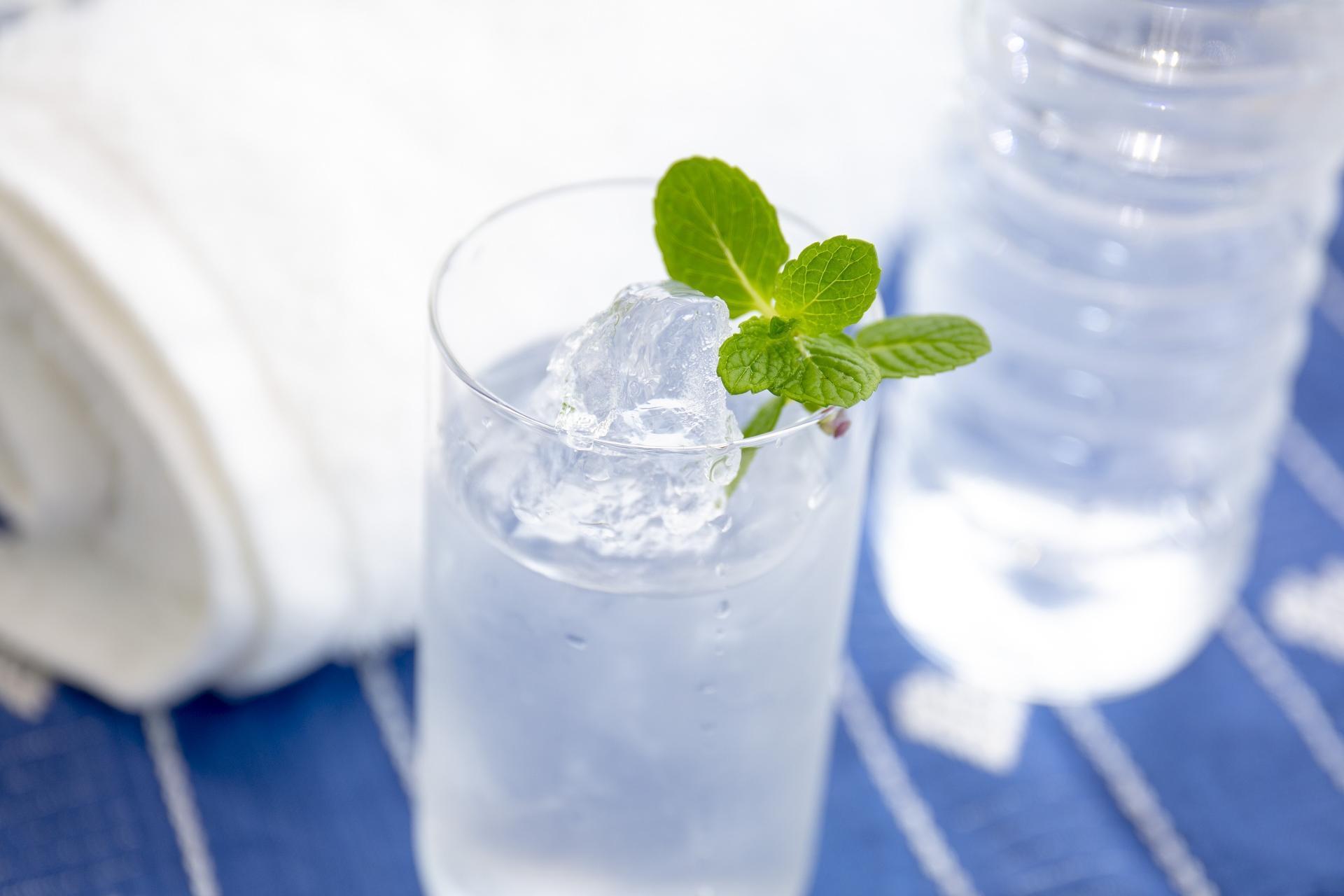 飲用冰水可提升新陳代謝。 (photo-ac)