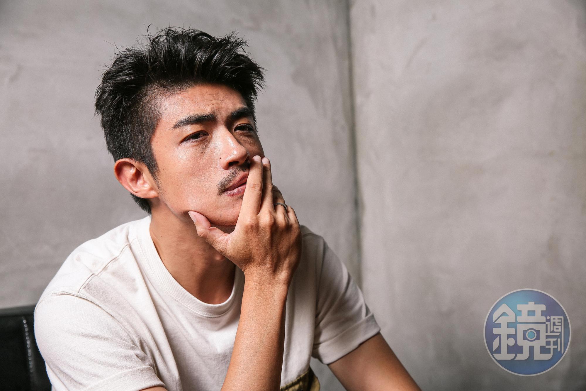 梁正群自作主張在大二休學並報考錄音學校，讓爸爸梁修身曾氣得一年不跟他聯絡。