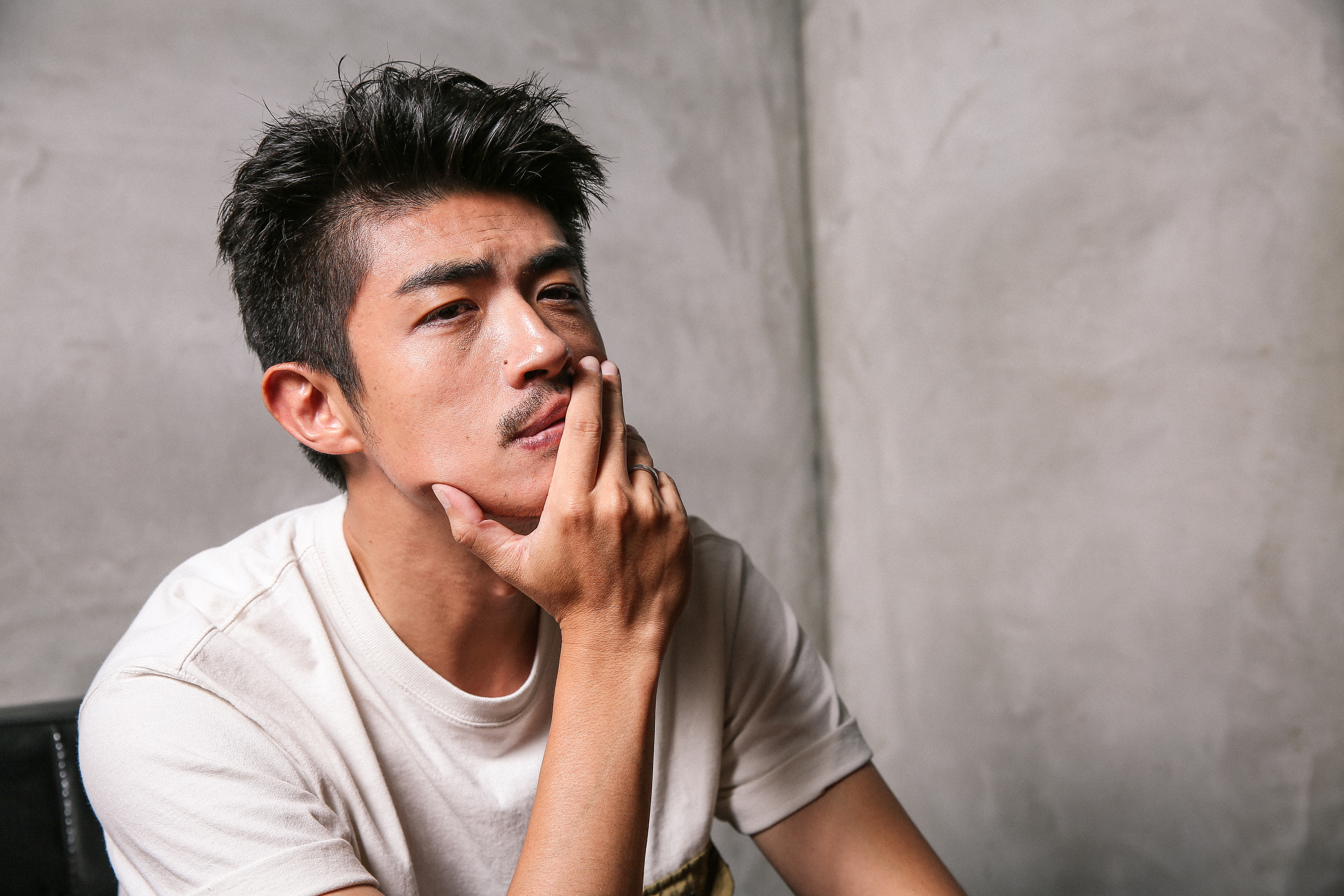 梁正群自作主張在大二休學並報考錄音學校，讓爸爸梁修身曾氣得一年不跟他聯絡。