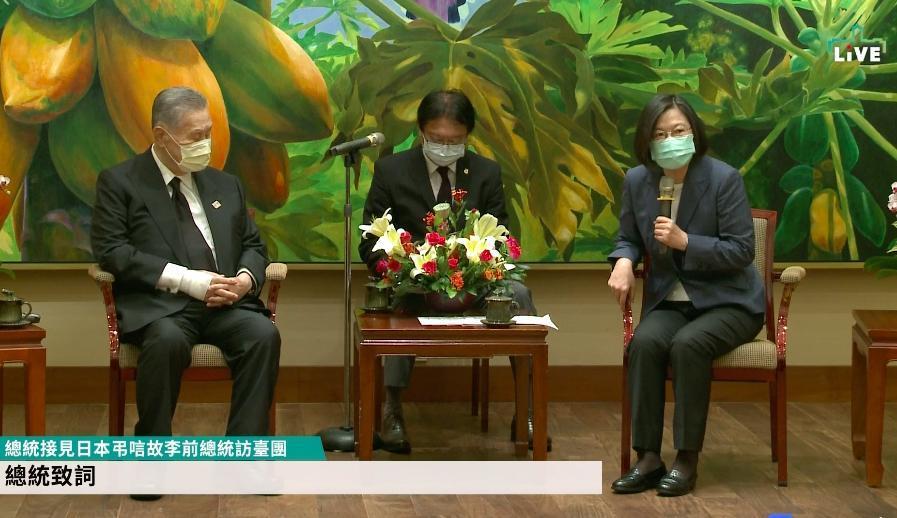 83歲日本前首相森喜朗,今率領日本政要團來台弔唁李登輝前總統。(截取自蔡英文臉書)