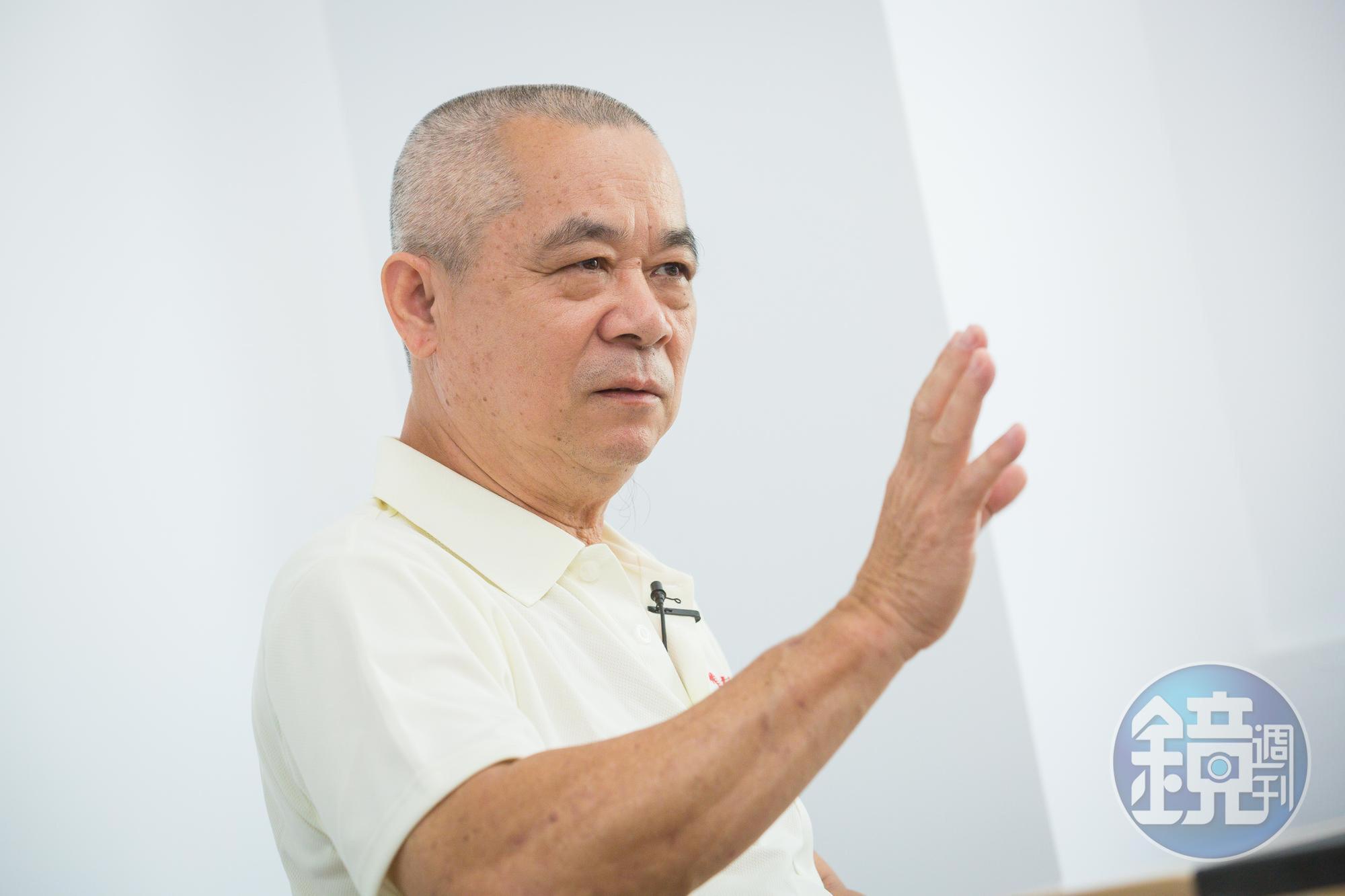 林福清說,早年製麵全靠人工,一天只能做半袋麵粉,賣不到200元。